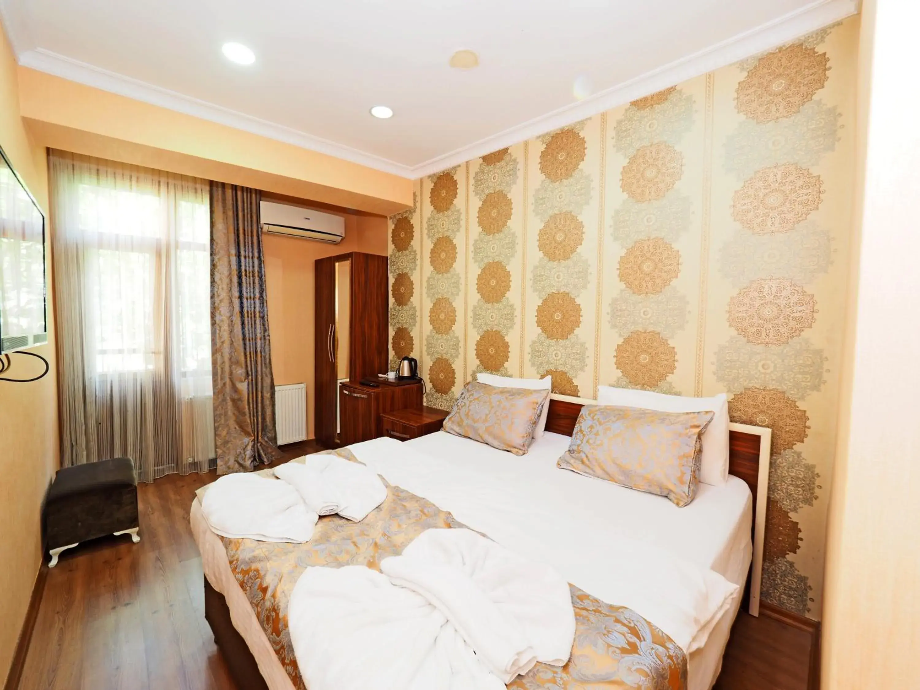 Double or Twin Room in RENOVA hOTEL FATİH Double or Twin Room in RENOVA hOTEL FATİH