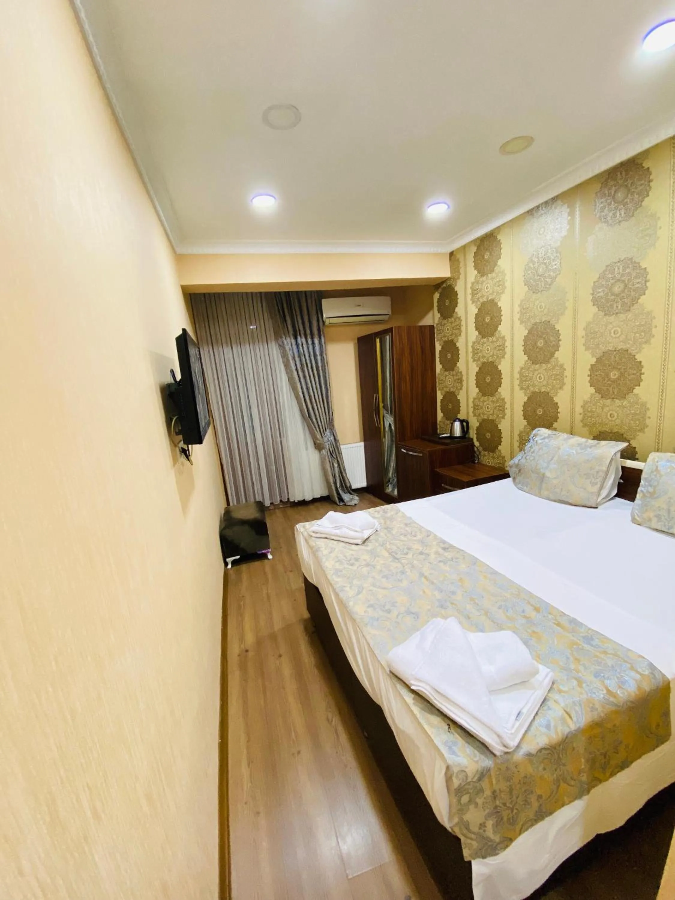 Photo of the whole room, Bed in RENOVA hOTEL FATİH