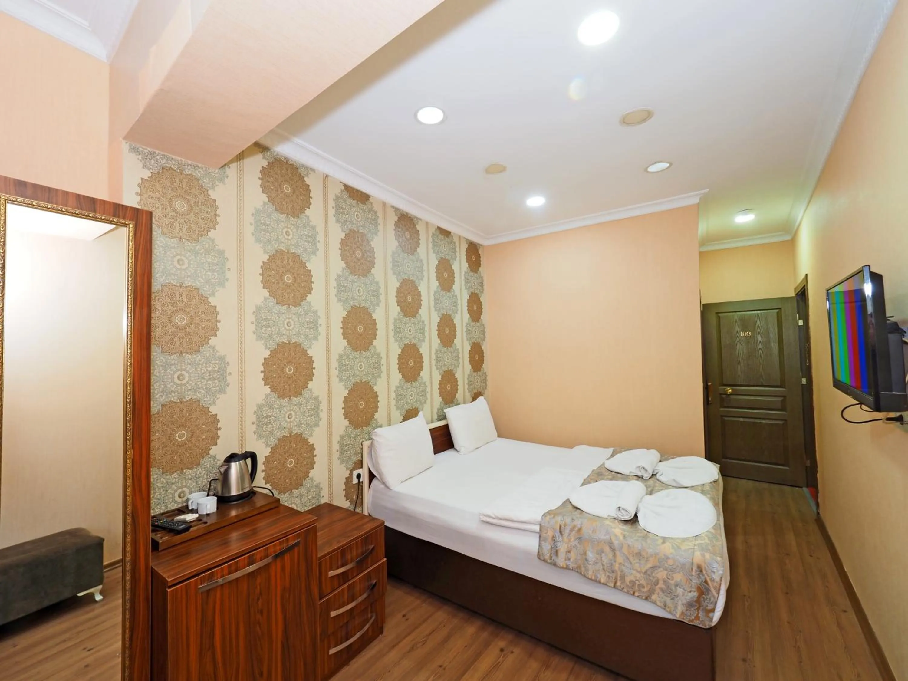 Photo of the whole room, Bed in RENOVA hOTEL FATİH