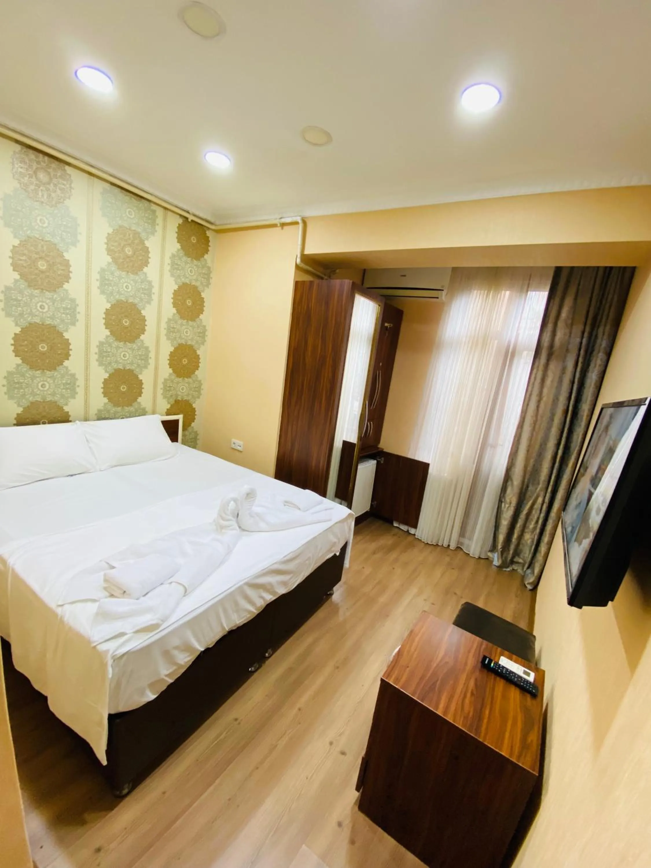 Bedroom, Bed in RENOVA hOTEL FATİH