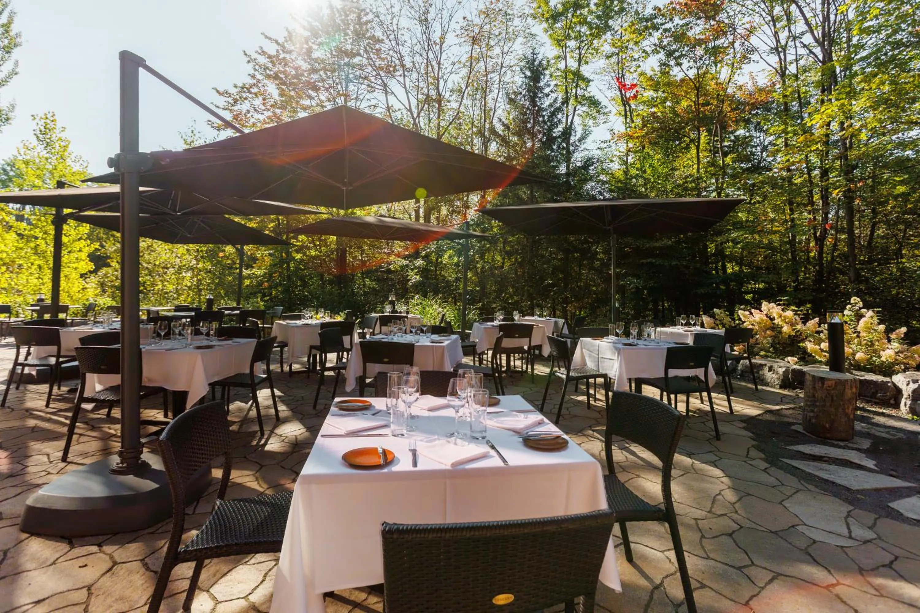 Patio in Hôtel-Musée Premières Nations