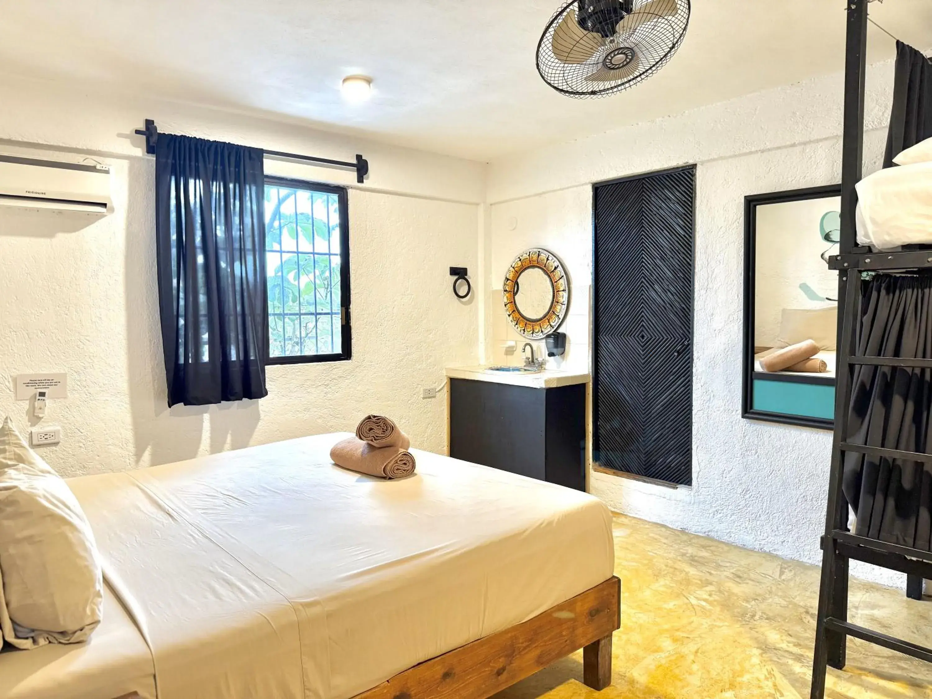 Double Room with Private Bathroom in Hostel Oryx Tulum Double Room with Private Bathroom in Hostel Oryx Tulum