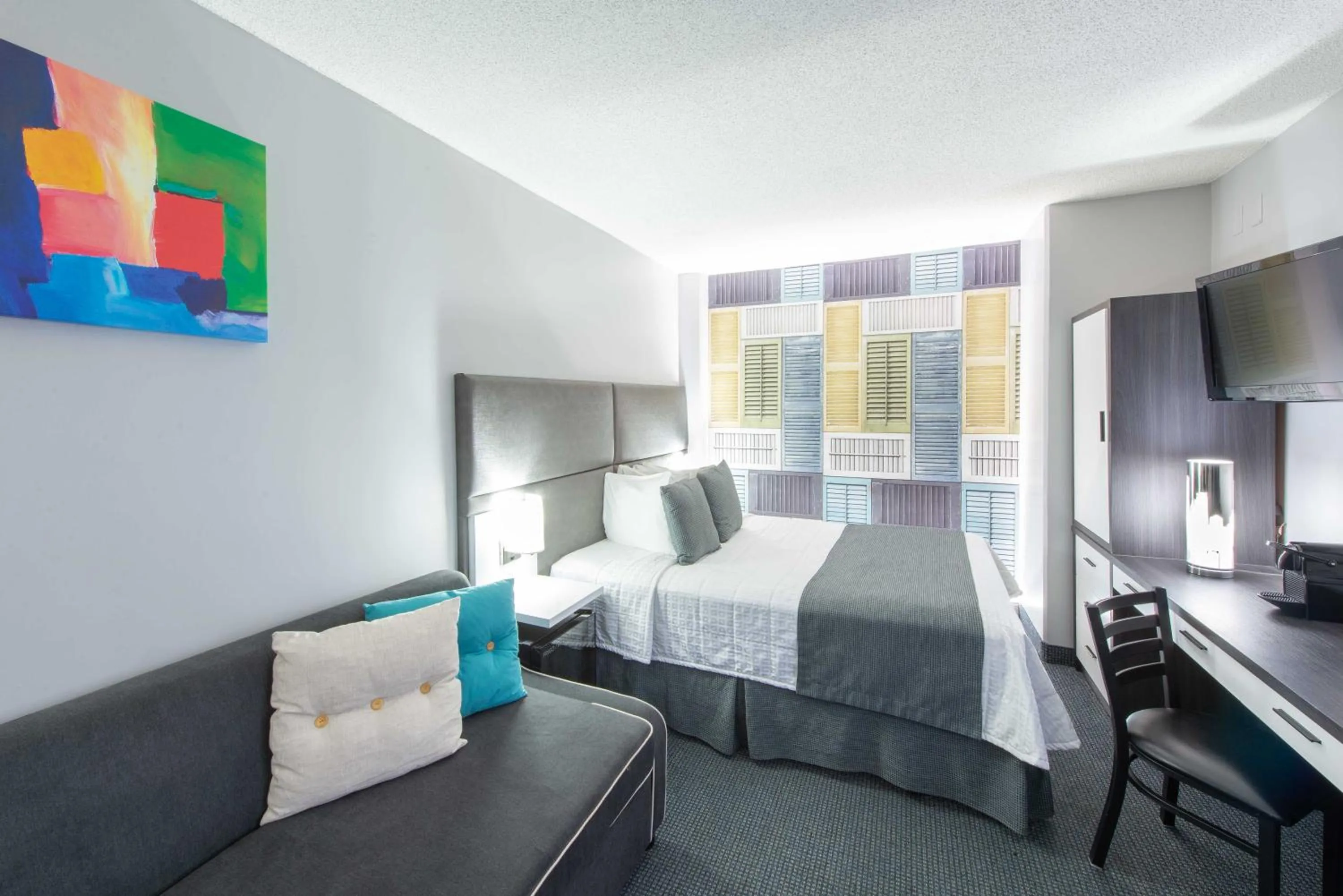 Bedroom, Bed in Travelodge by Wyndham Montreal Centre