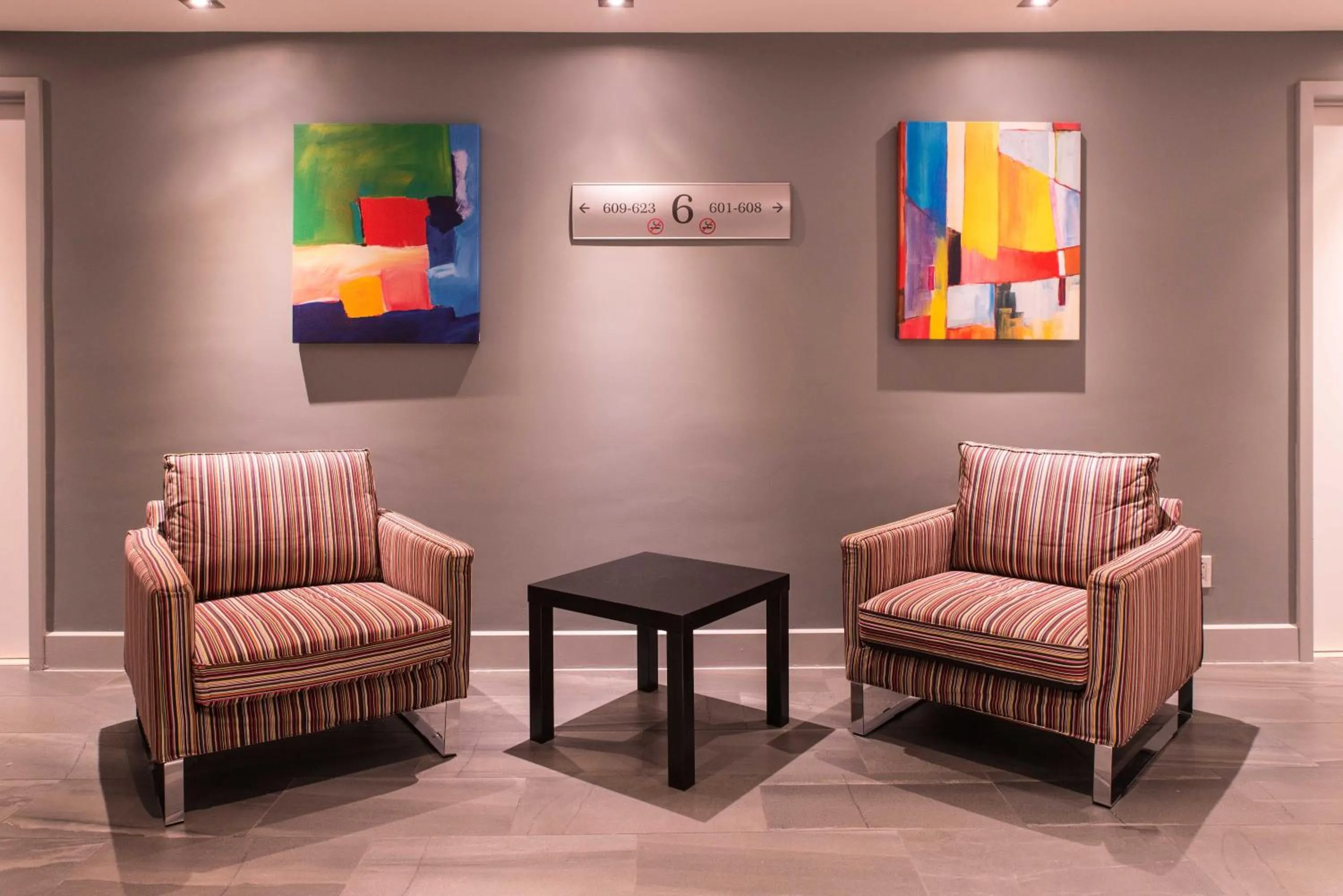 Lobby or reception in Travelodge by Wyndham Montreal Centre