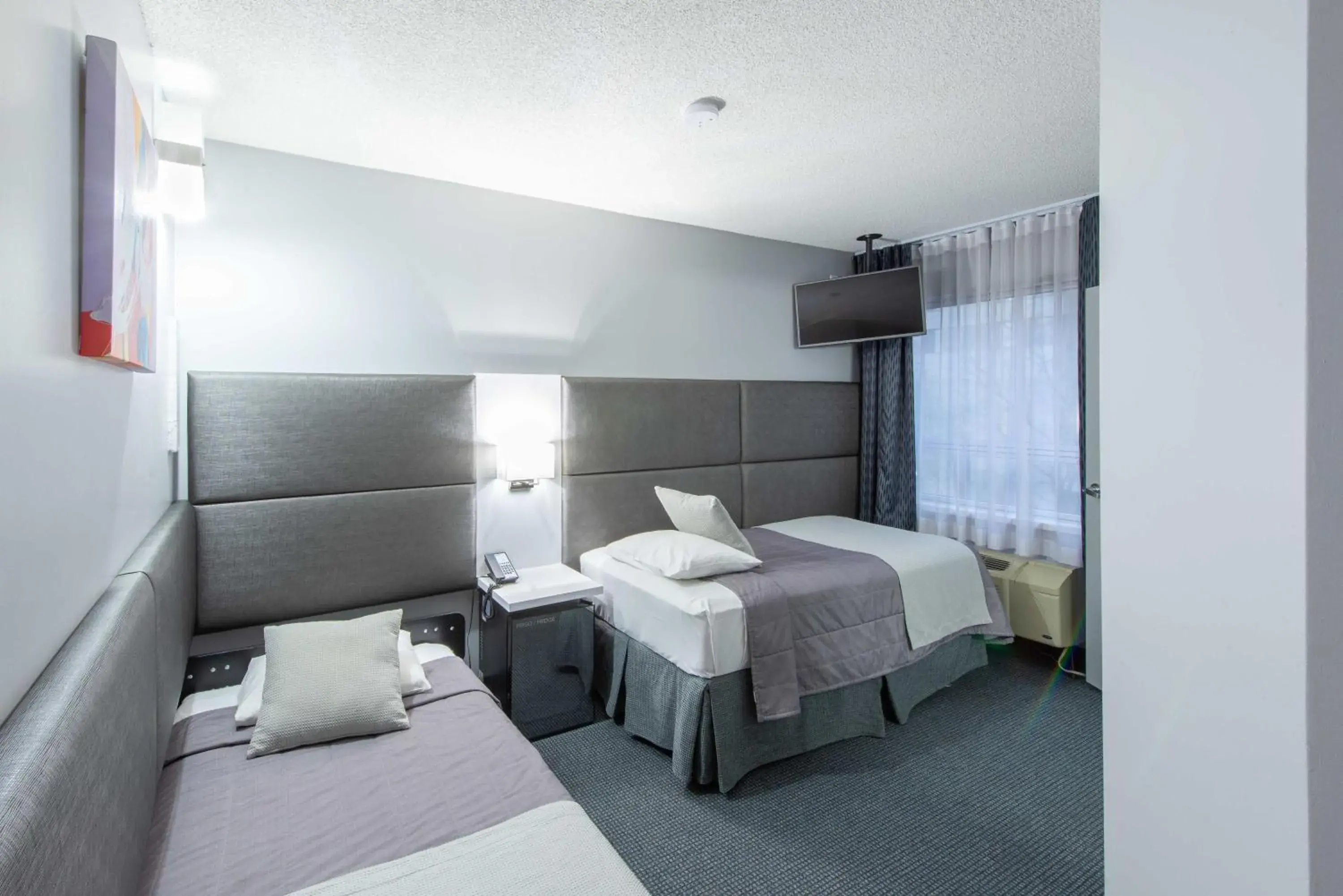 Twin Room with Disability Access - Non-Smoking in Travelodge by Wyndham Montreal Centre Twin Room with Disability Access - Non-Smoking in Travelodge by Wyndham Montreal Centre