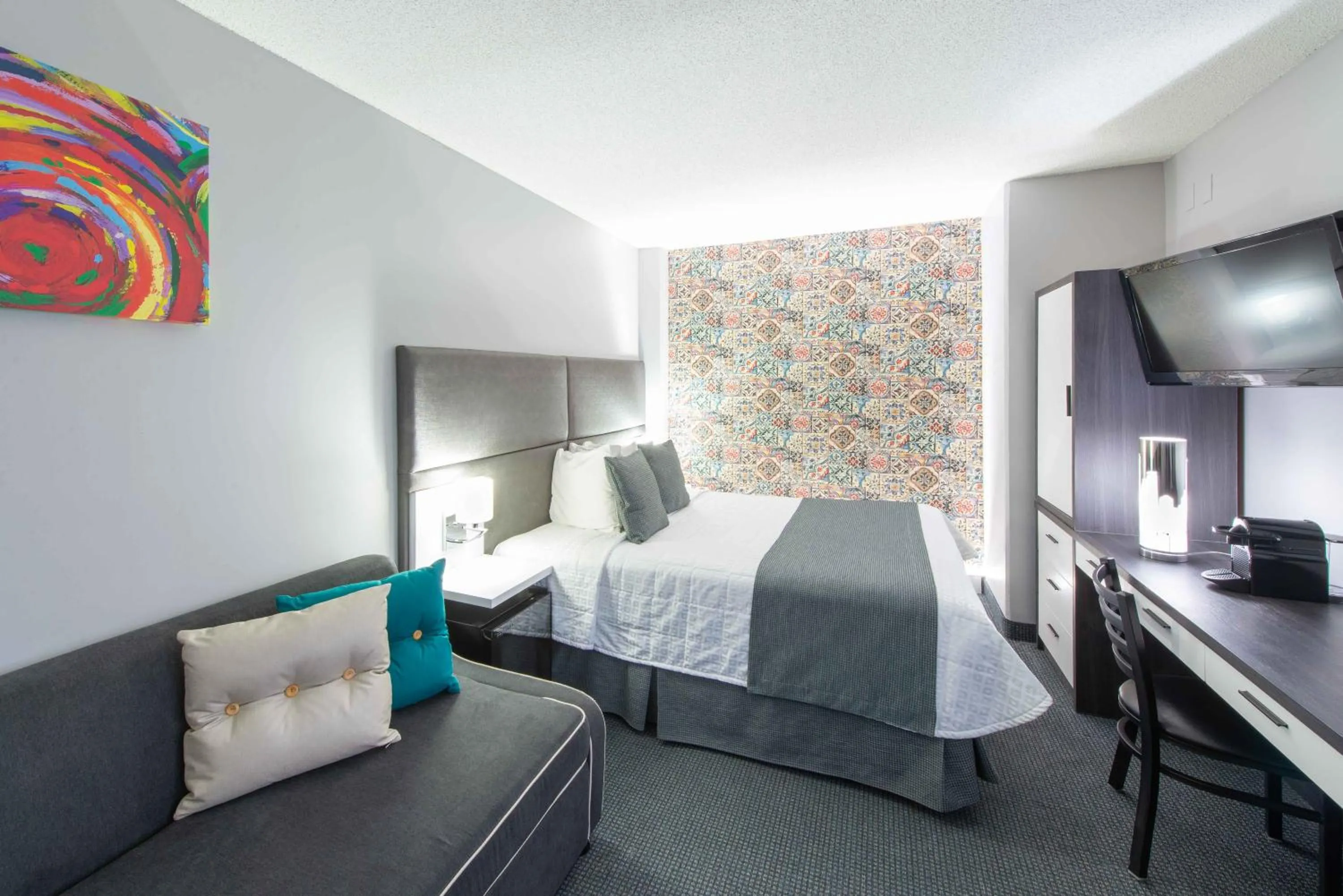 Bedroom, Bed in Travelodge by Wyndham Montreal Centre