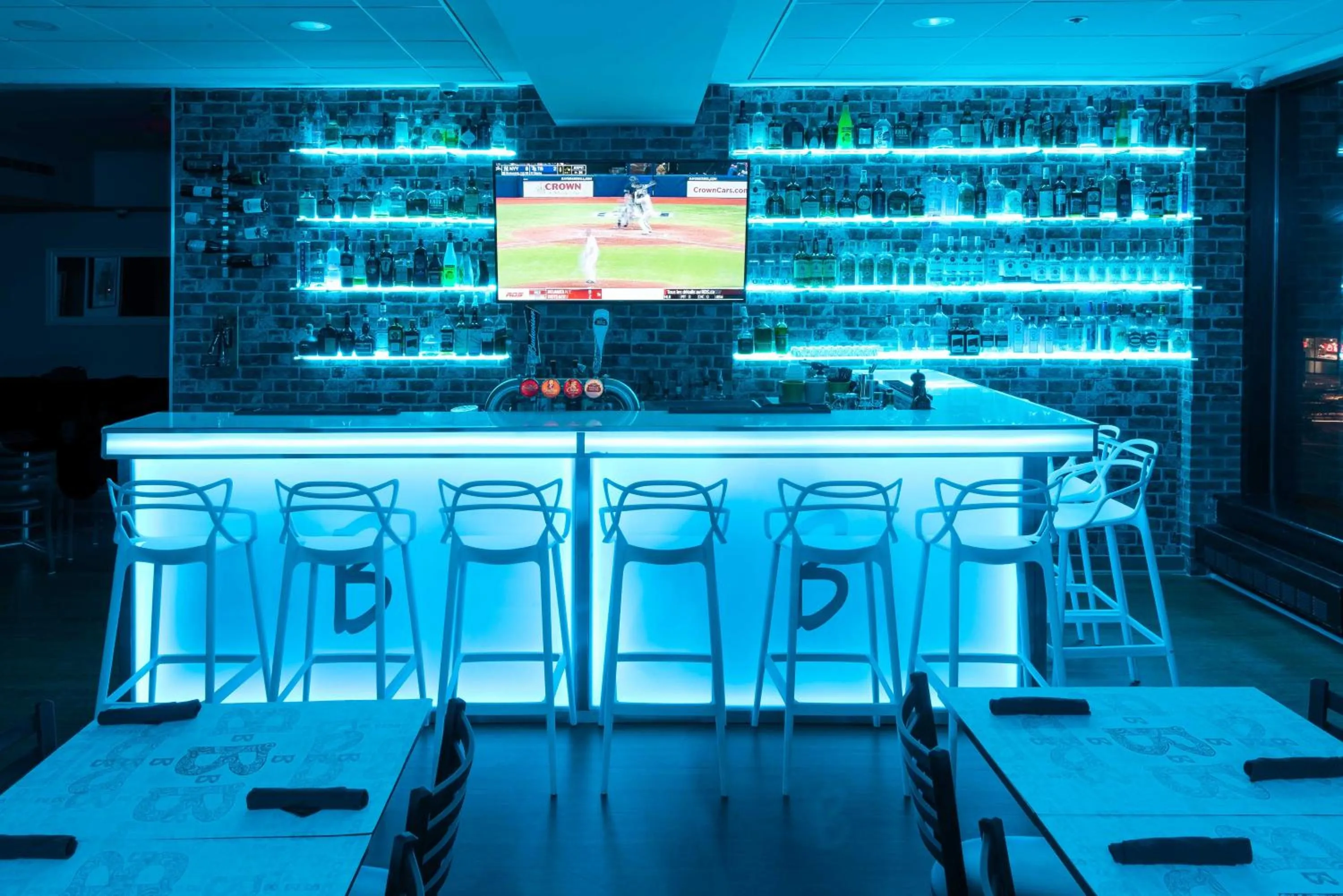 Lounge or bar in Travelodge by Wyndham Montreal Centre