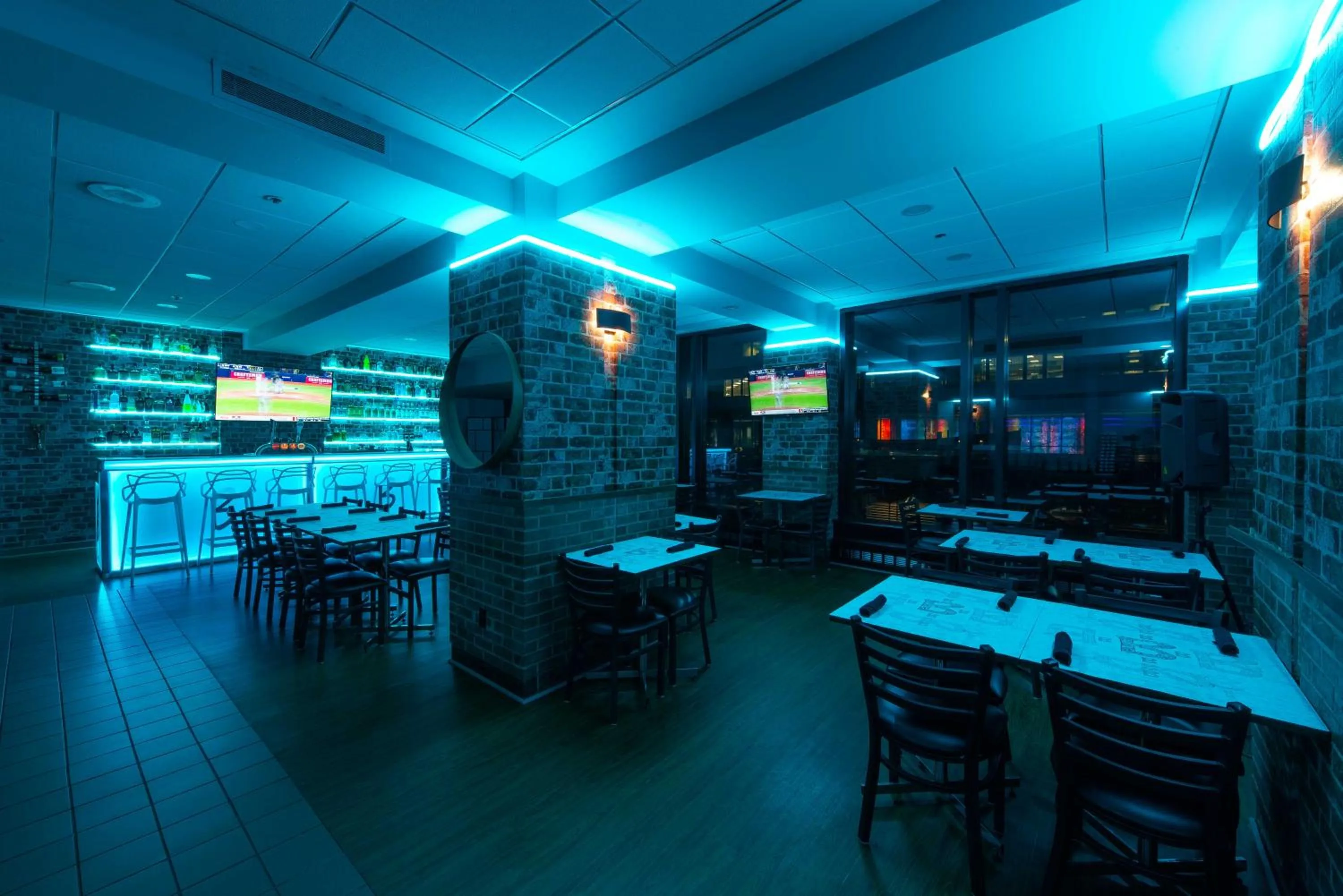 Restaurant/places to eat in Travelodge by Wyndham Montreal Centre