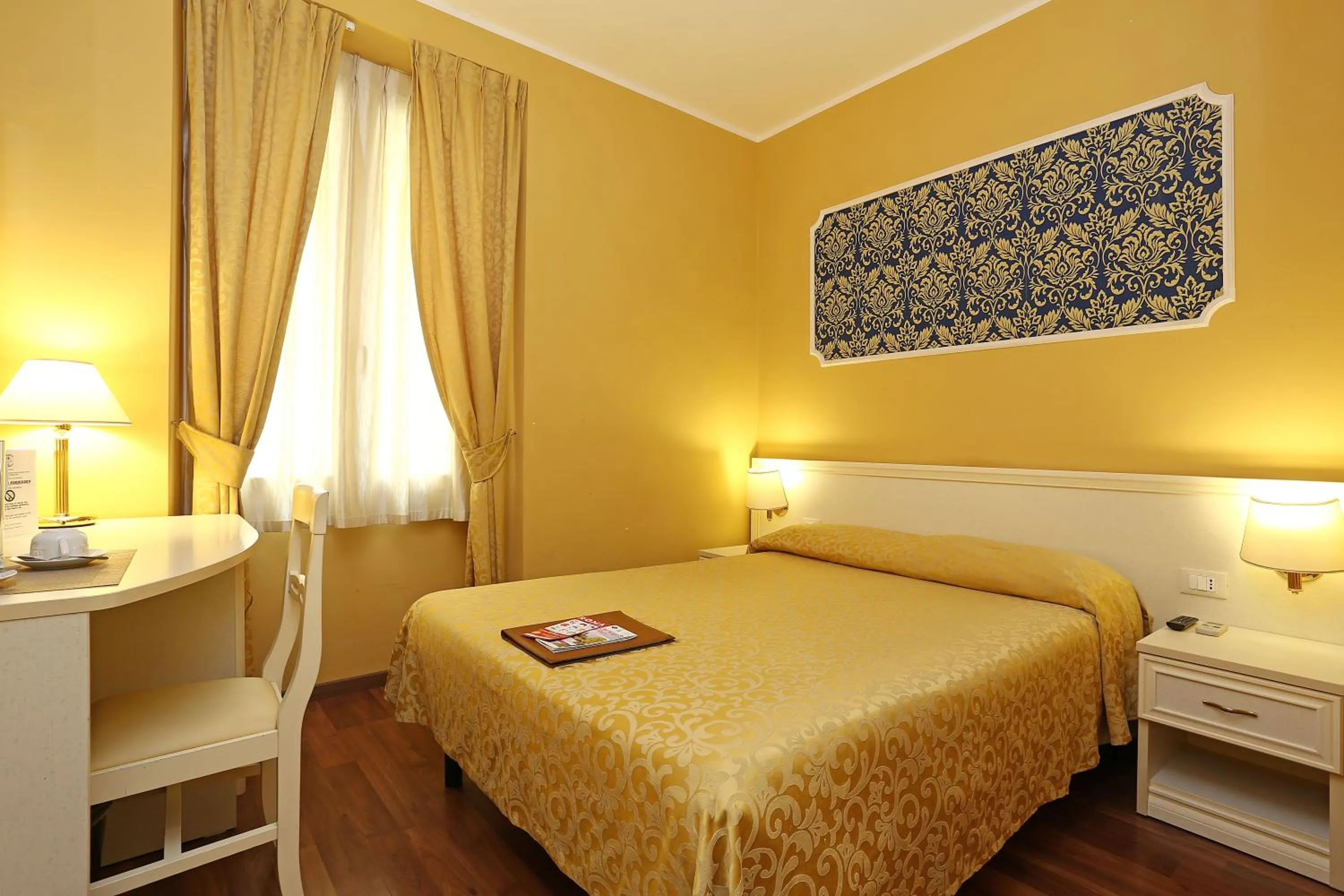 Photo of the whole room, Bed in DG Prestige Room