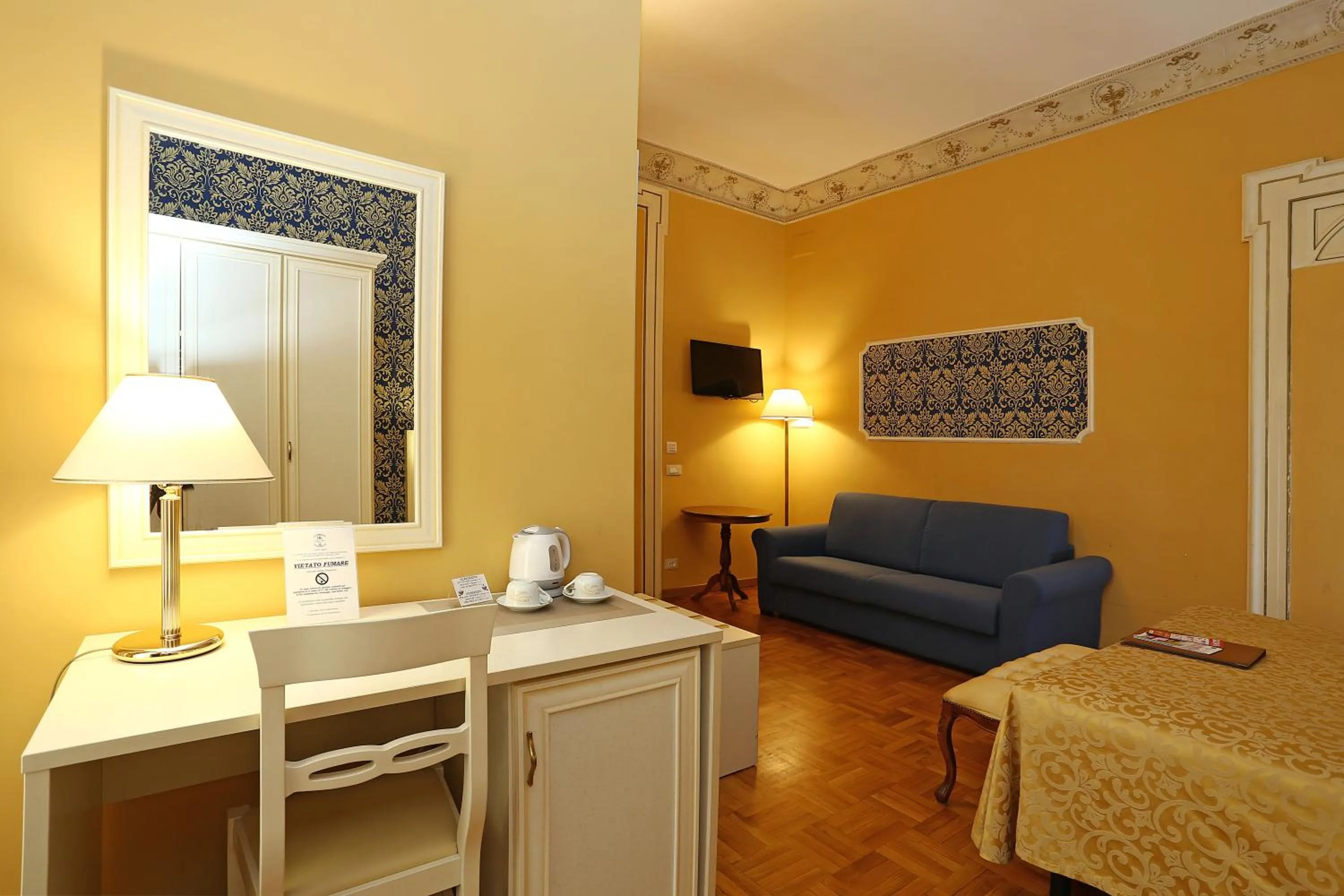 Photo of the whole room, Bed in DG Prestige Room