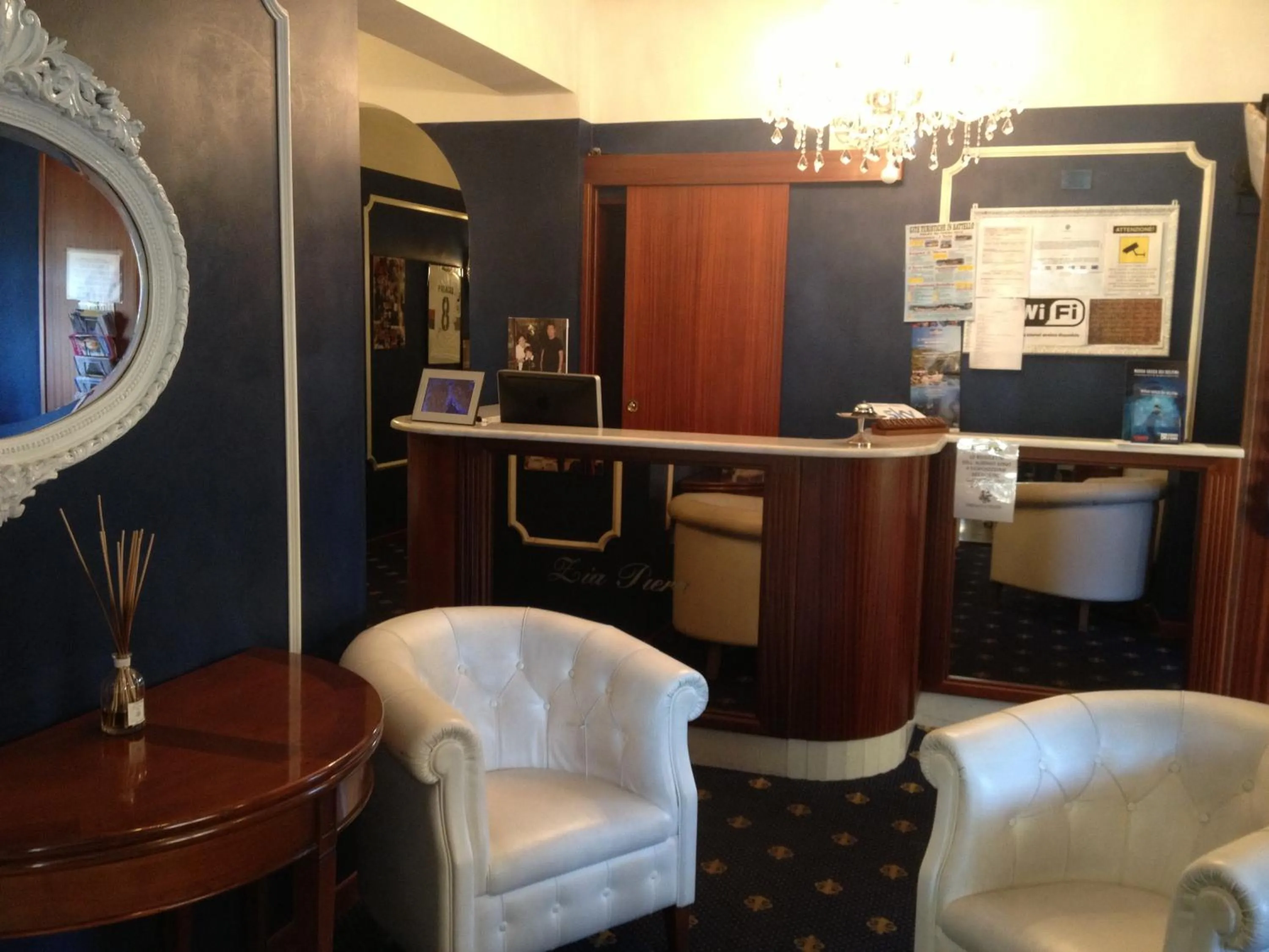 Communal lounge/ TV room in Hotel Zia Piera