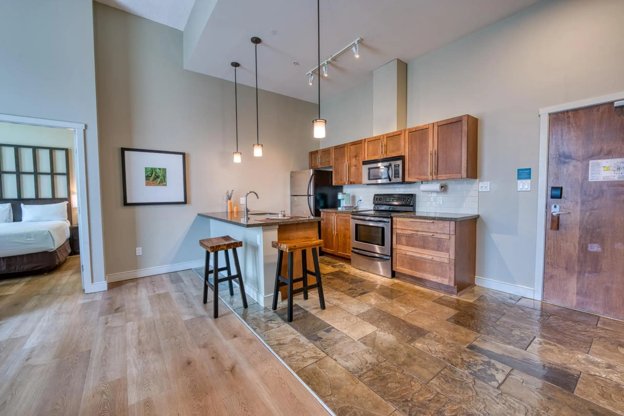 One-Bedroom Standard Suite in Oswego Hotel One-Bedroom Standard Suite in Oswego Hotel