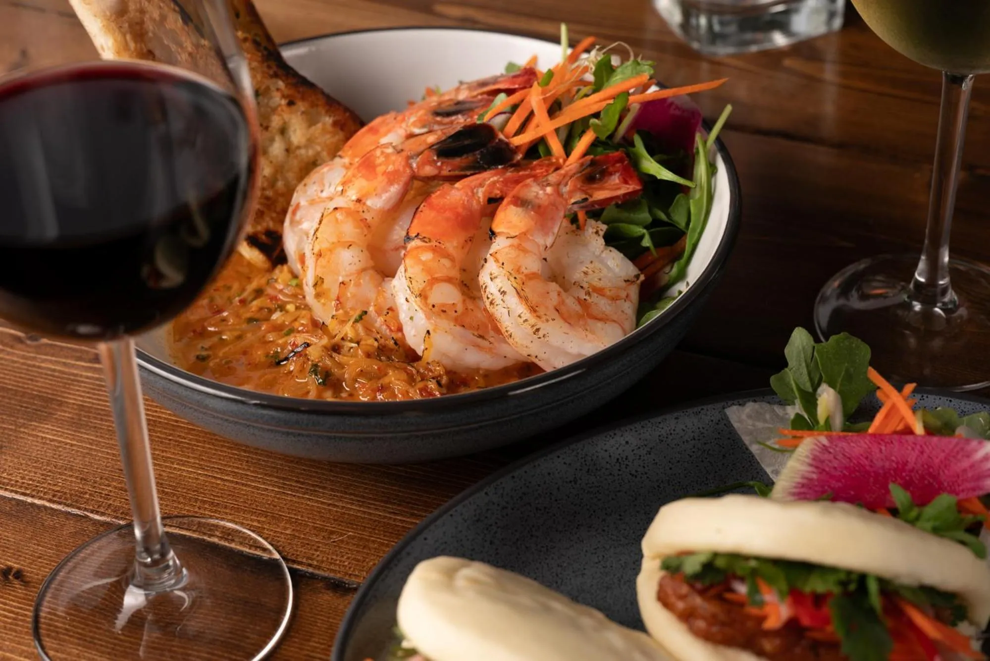 Restaurant/places to eat in Oswego Hotel