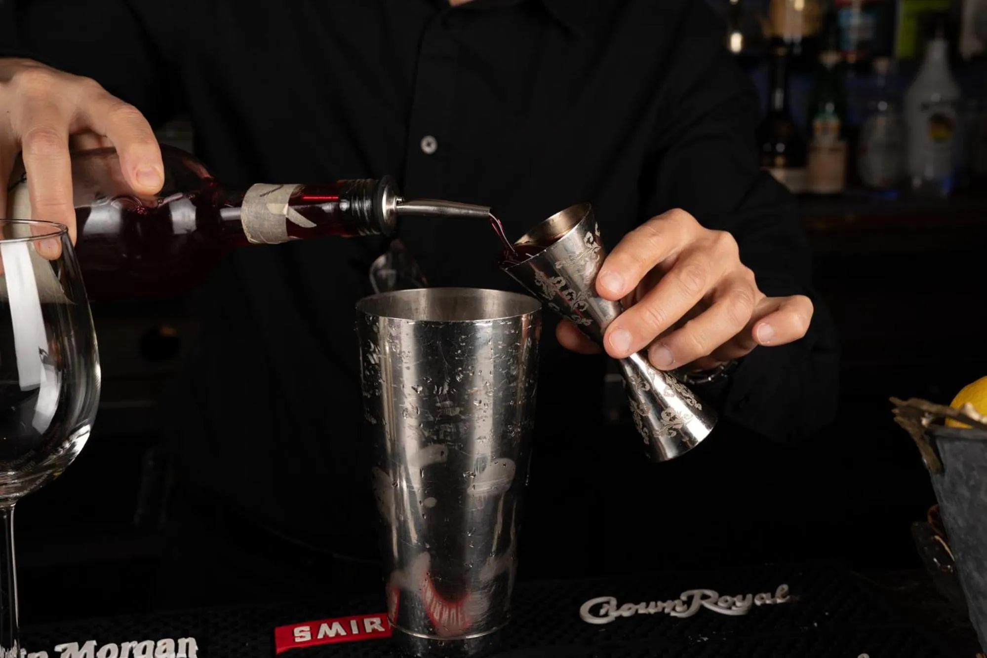 Restaurant/places to eat in Oswego Hotel