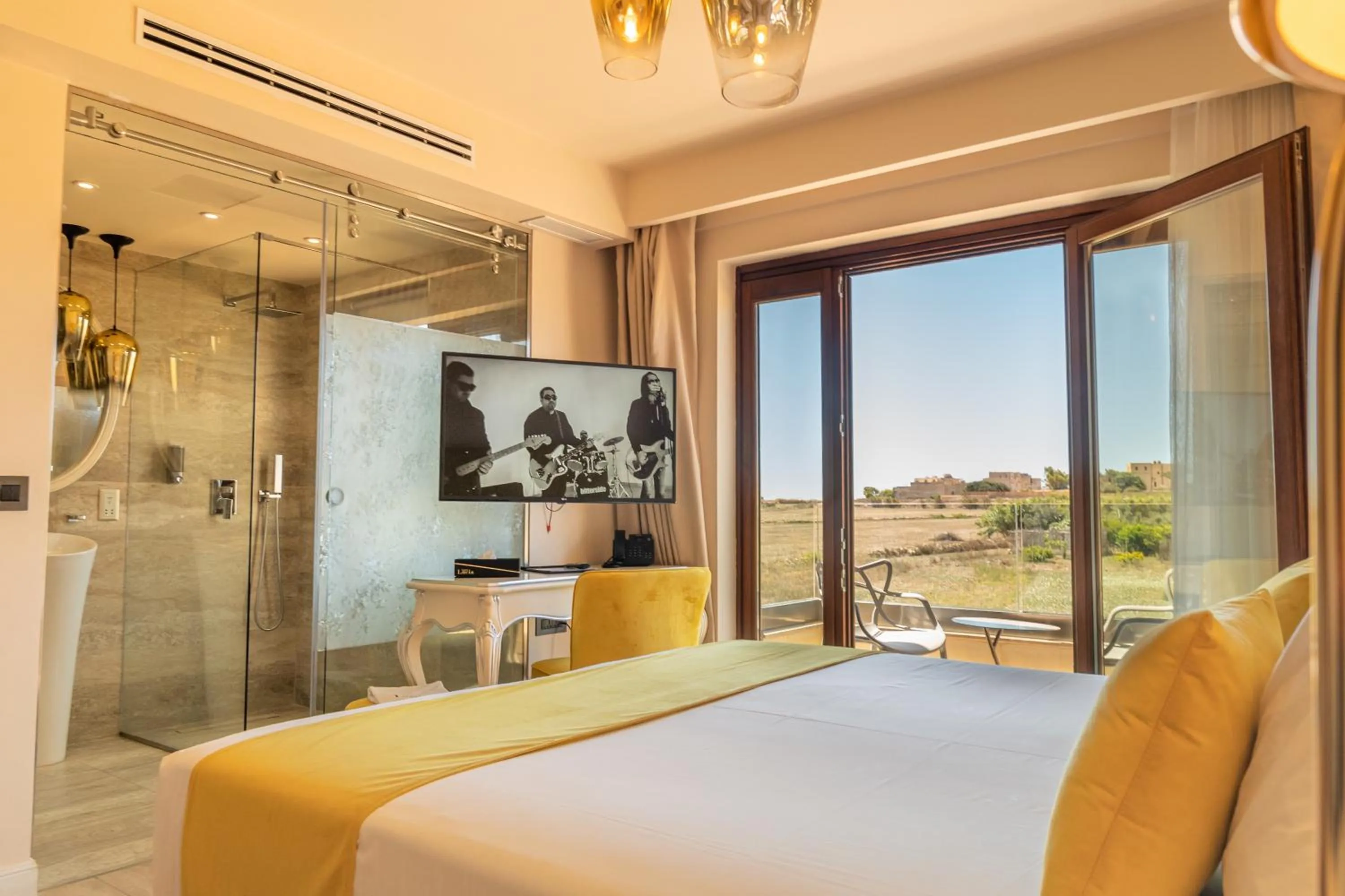 Shower, Bed in Santa Lucia Boutique Hotel