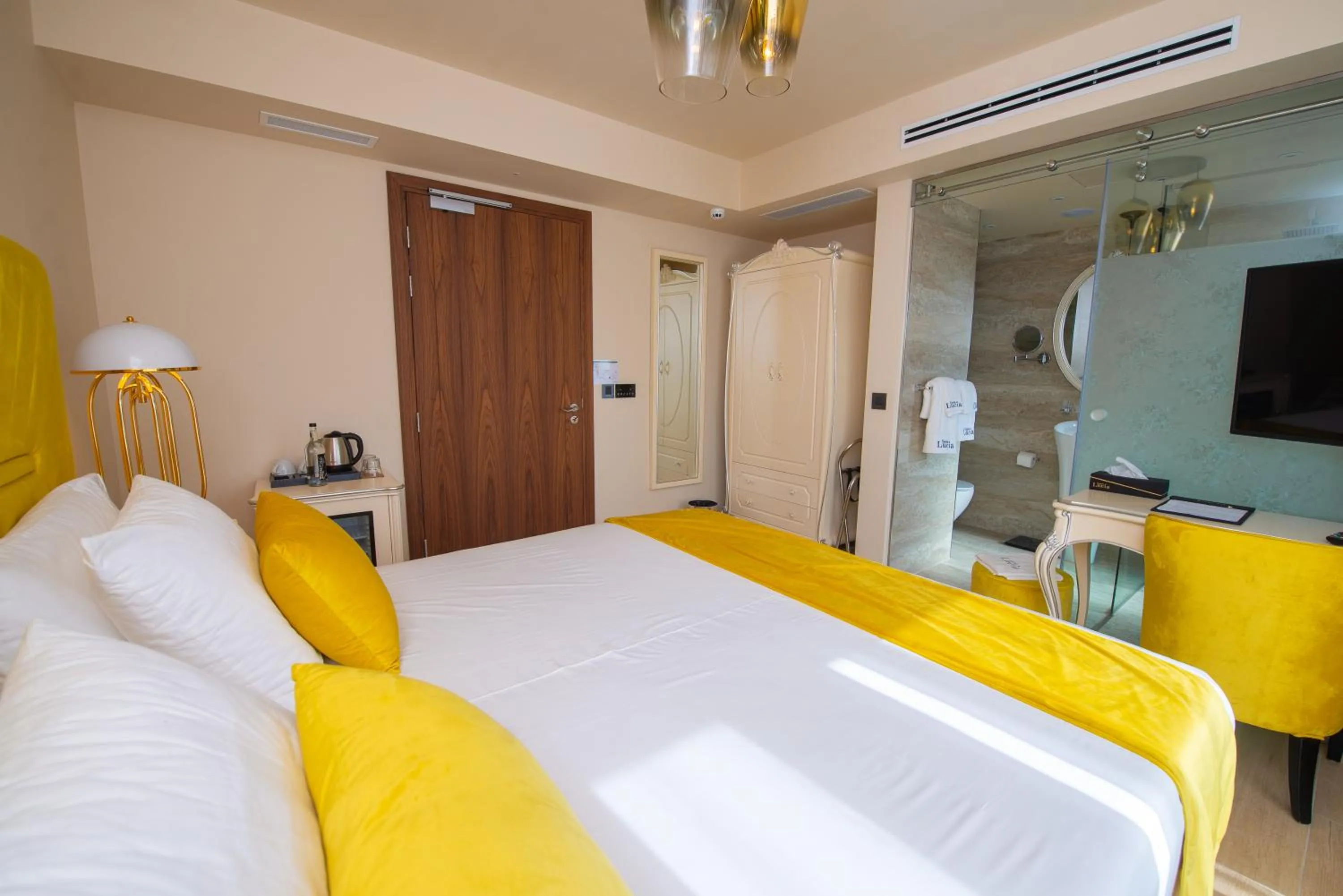 Bed in Santa Lucia Boutique Hotel