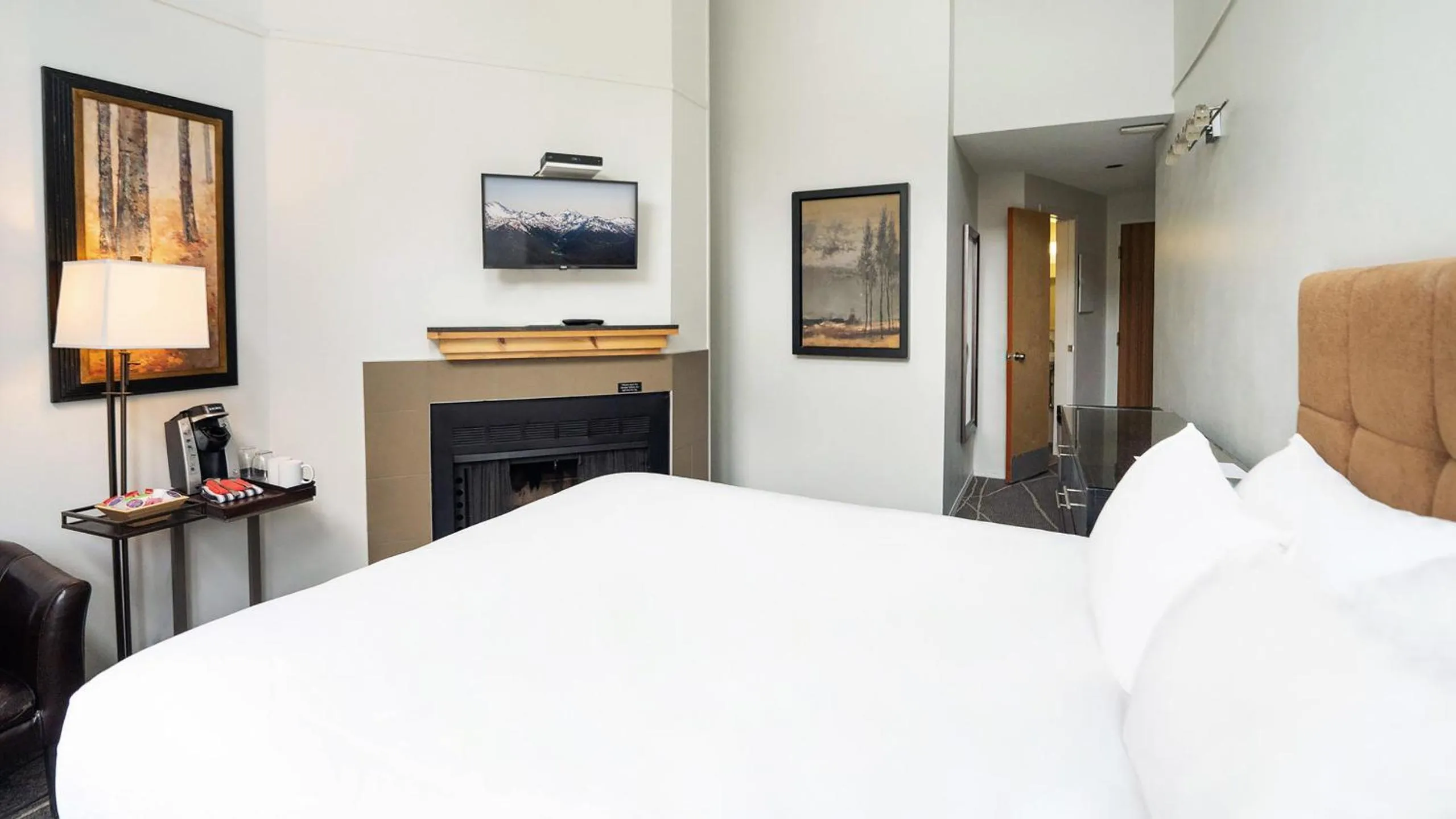 Bed in Executive Inn Whistler