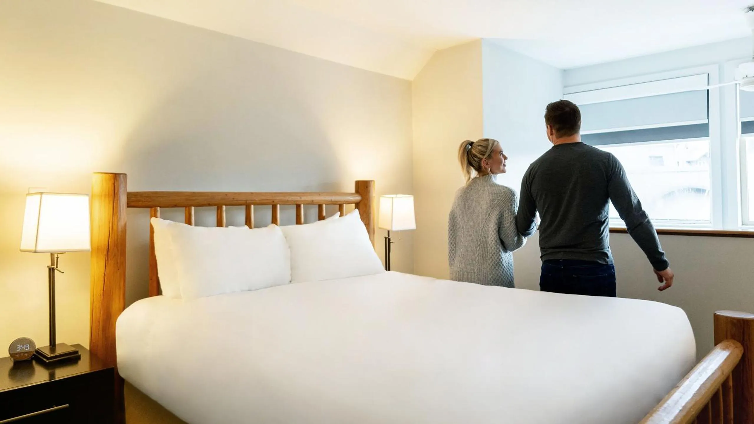 View (from property/room), Bed in Executive Inn Whistler