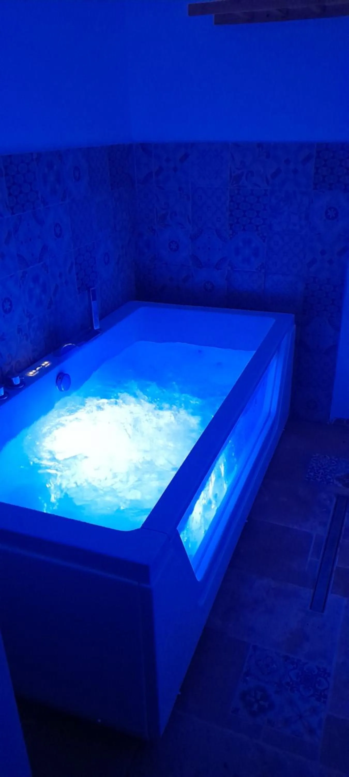 Hot Tub in Pietracielo B&B