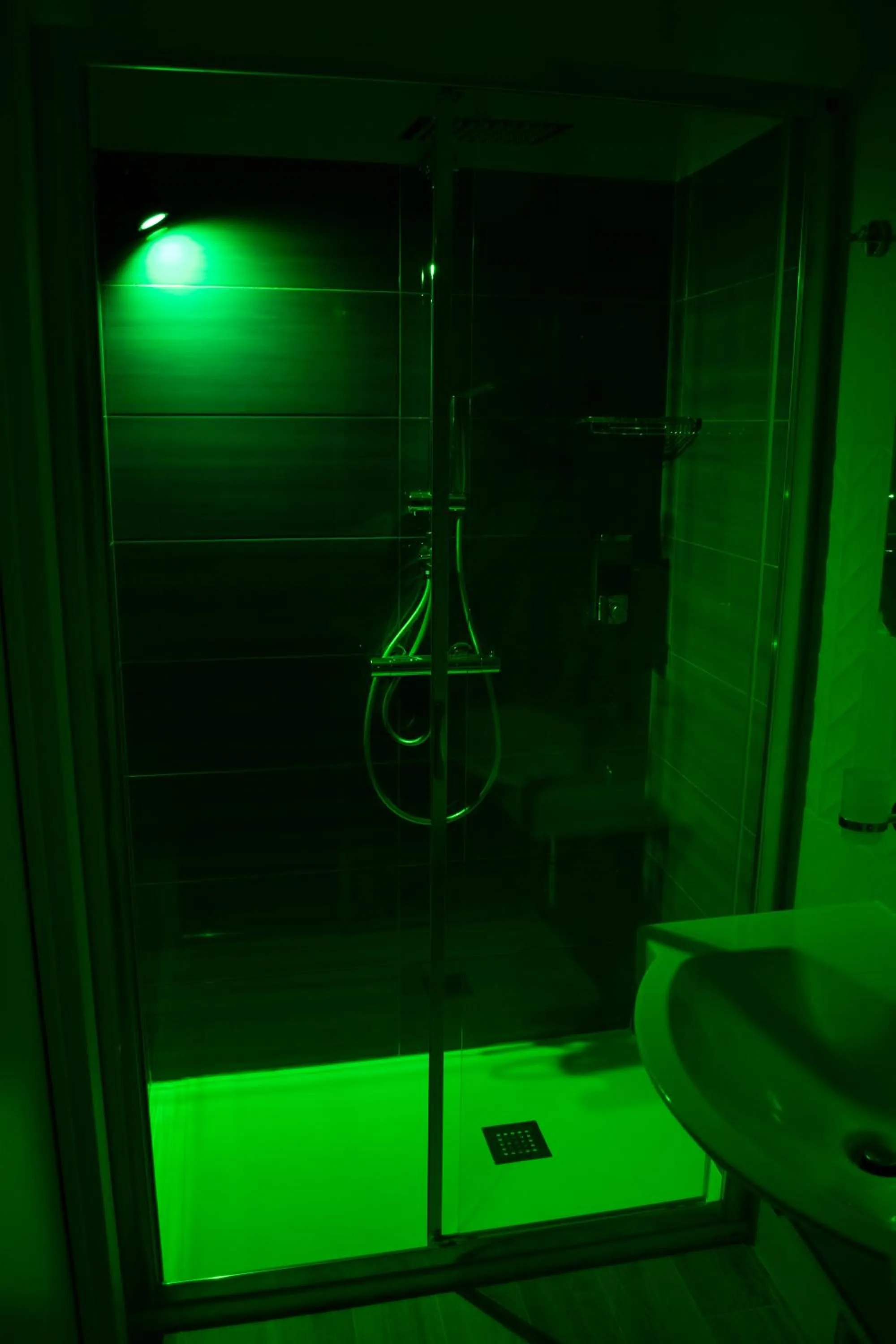 Shower in Pietracielo B&B