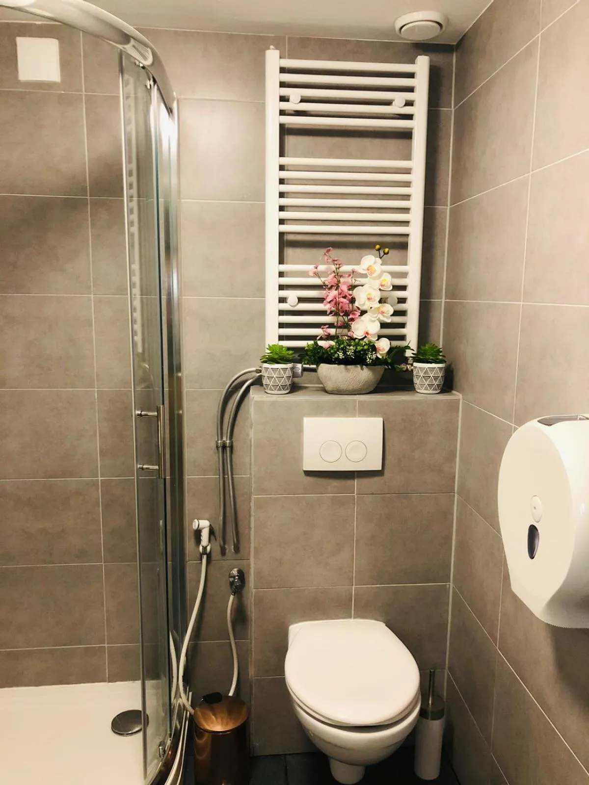 Shower in Room Mate Hostel Amsterdam Zaandam