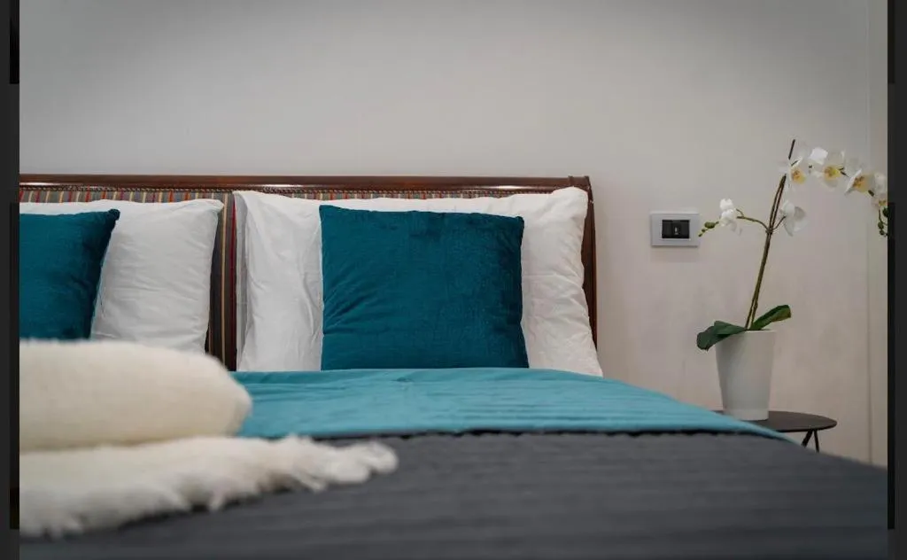 Bedroom, Bed in Downtown Napoli b&b - e si nun canto moro