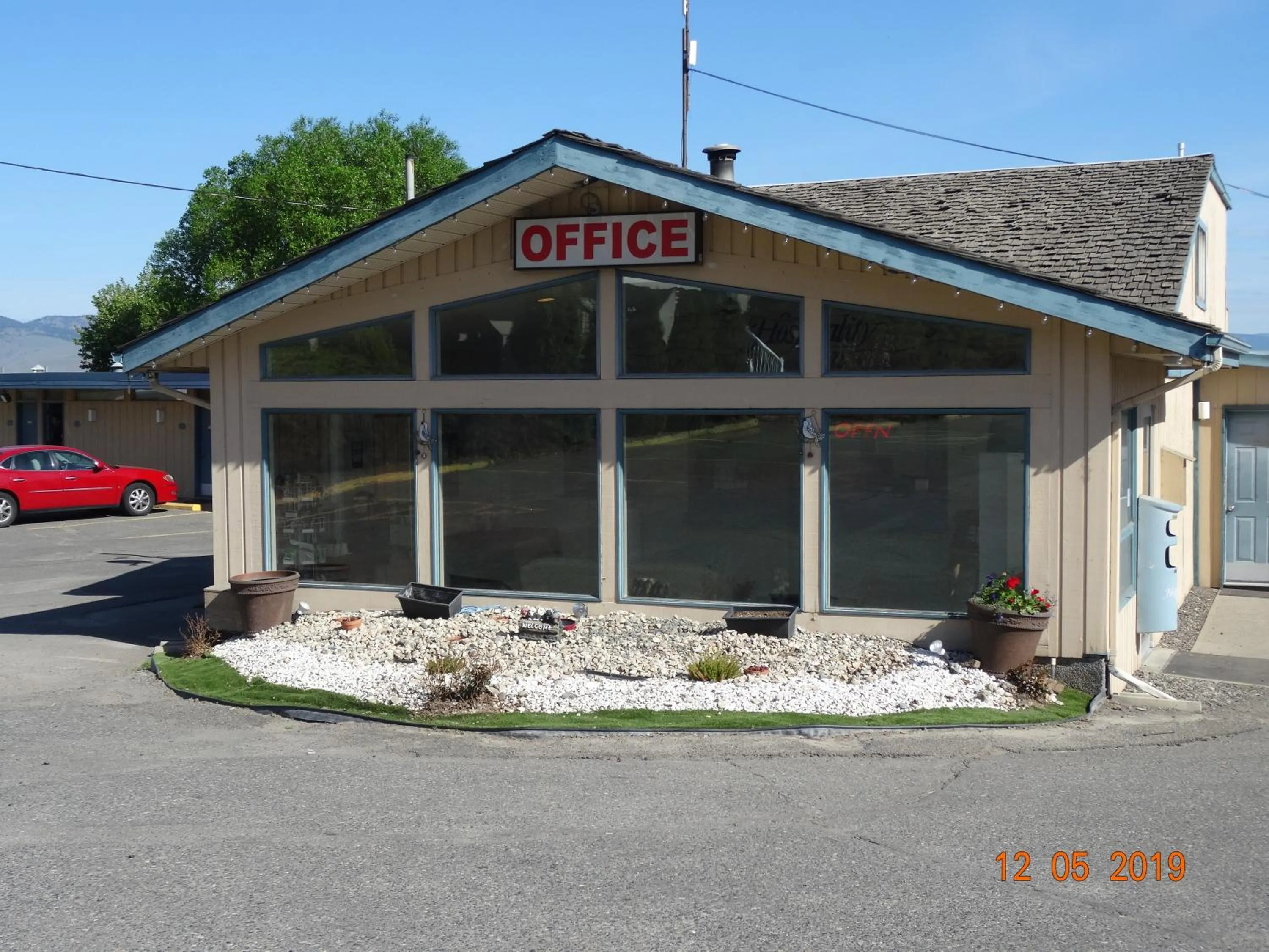 Facade/entrance in Hospitality Inn