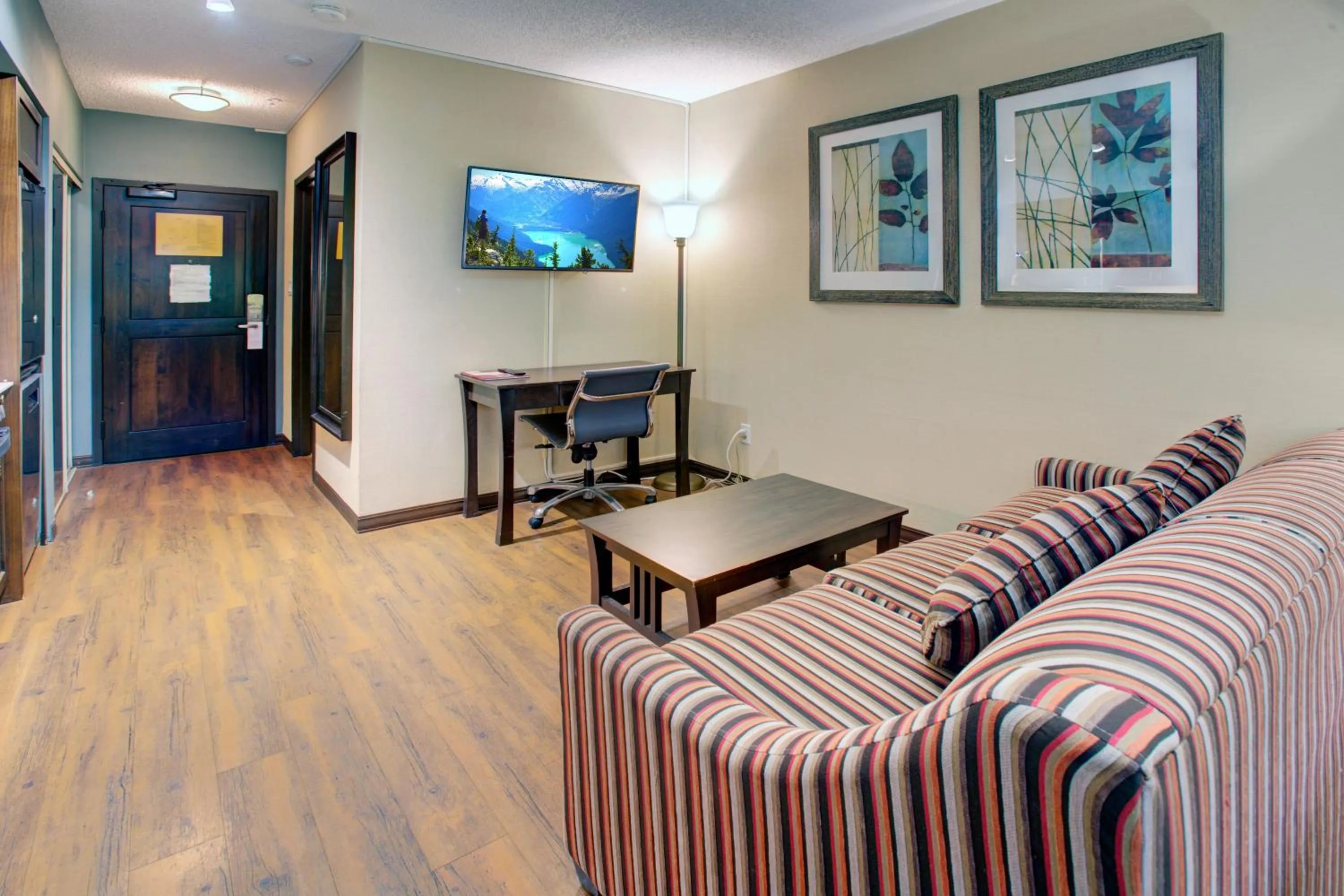 Communal lounge/ TV room in Blackcomb Lodge