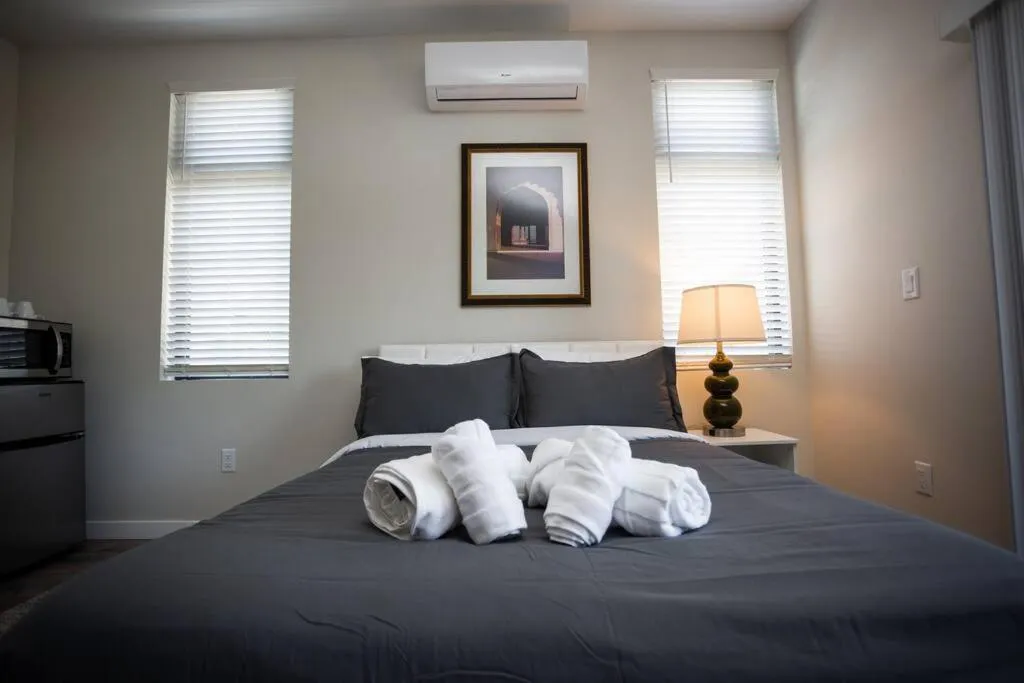 Bed in Cozy Studio next to San Diego DT and Balboa Park