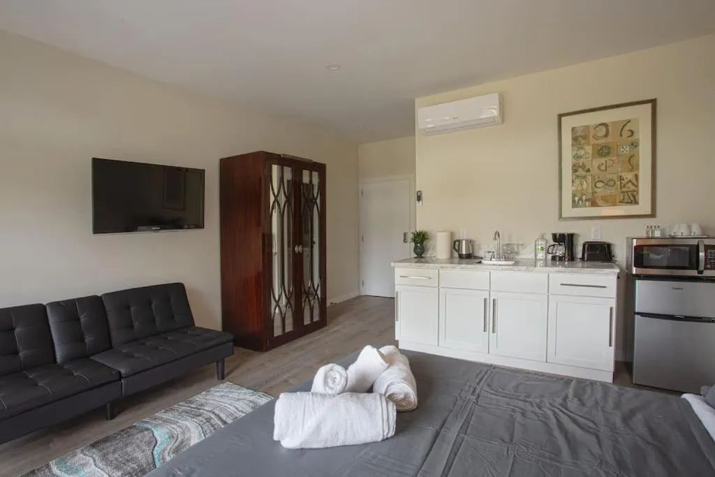 Bed in Explore San Diego-Balboa Park-Little Italy-Gaslamp