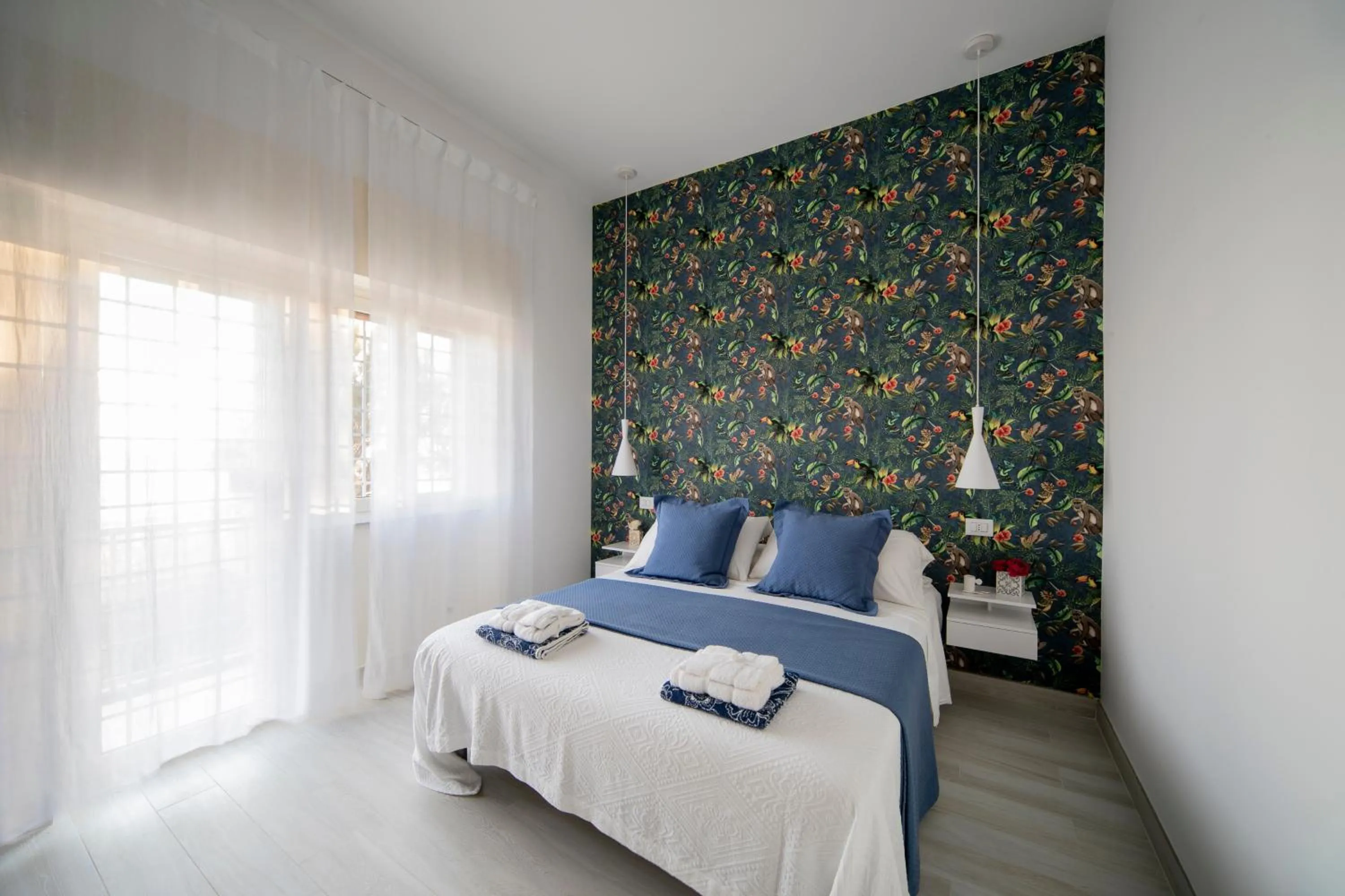 Bed in Nuovo Appartamento sulla spiaggia con larga terrazza di 70 mq e posto auto privato