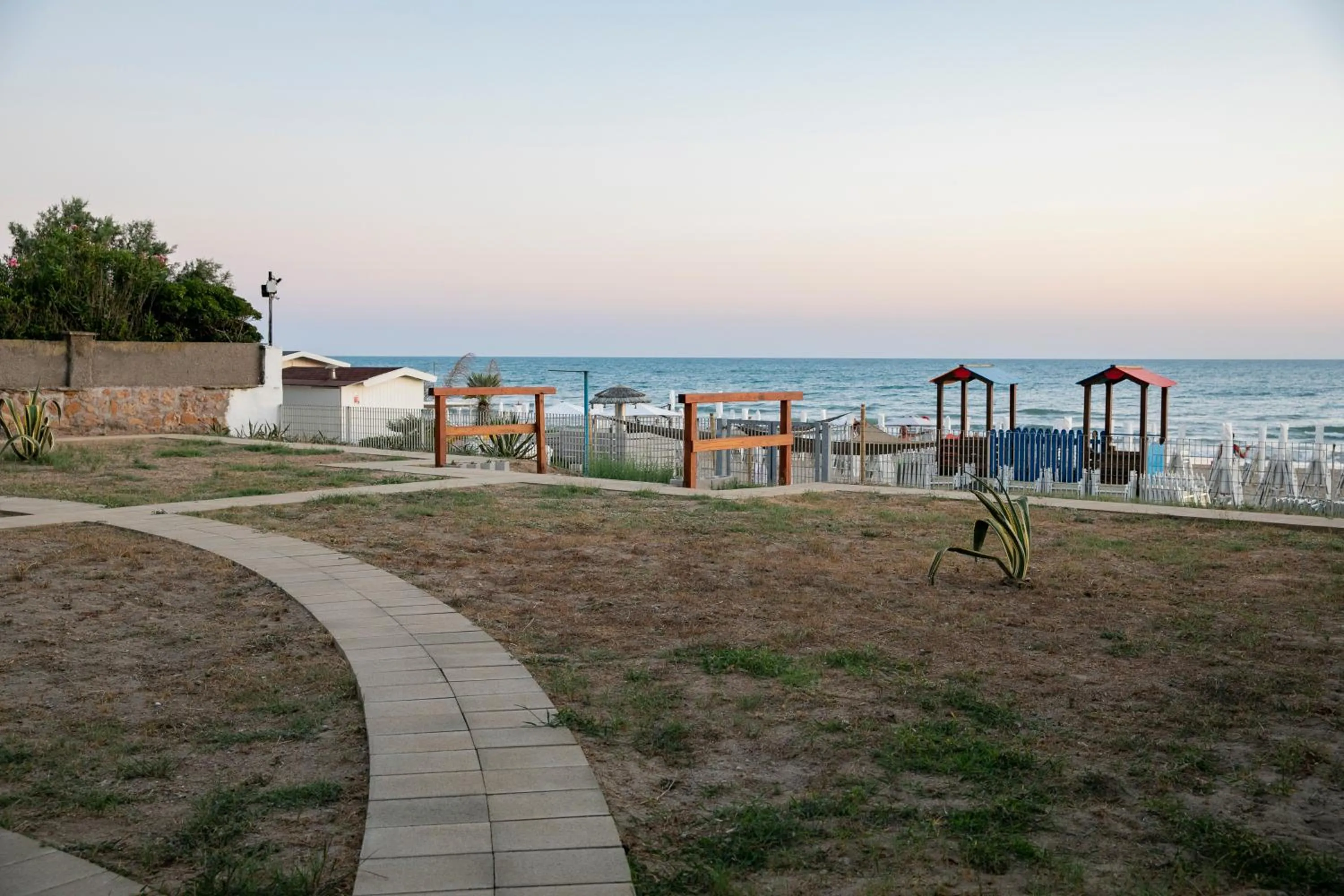 Beach in Nuovo Appartamento sulla spiaggia con larga terrazza di 70 mq e posto auto privato