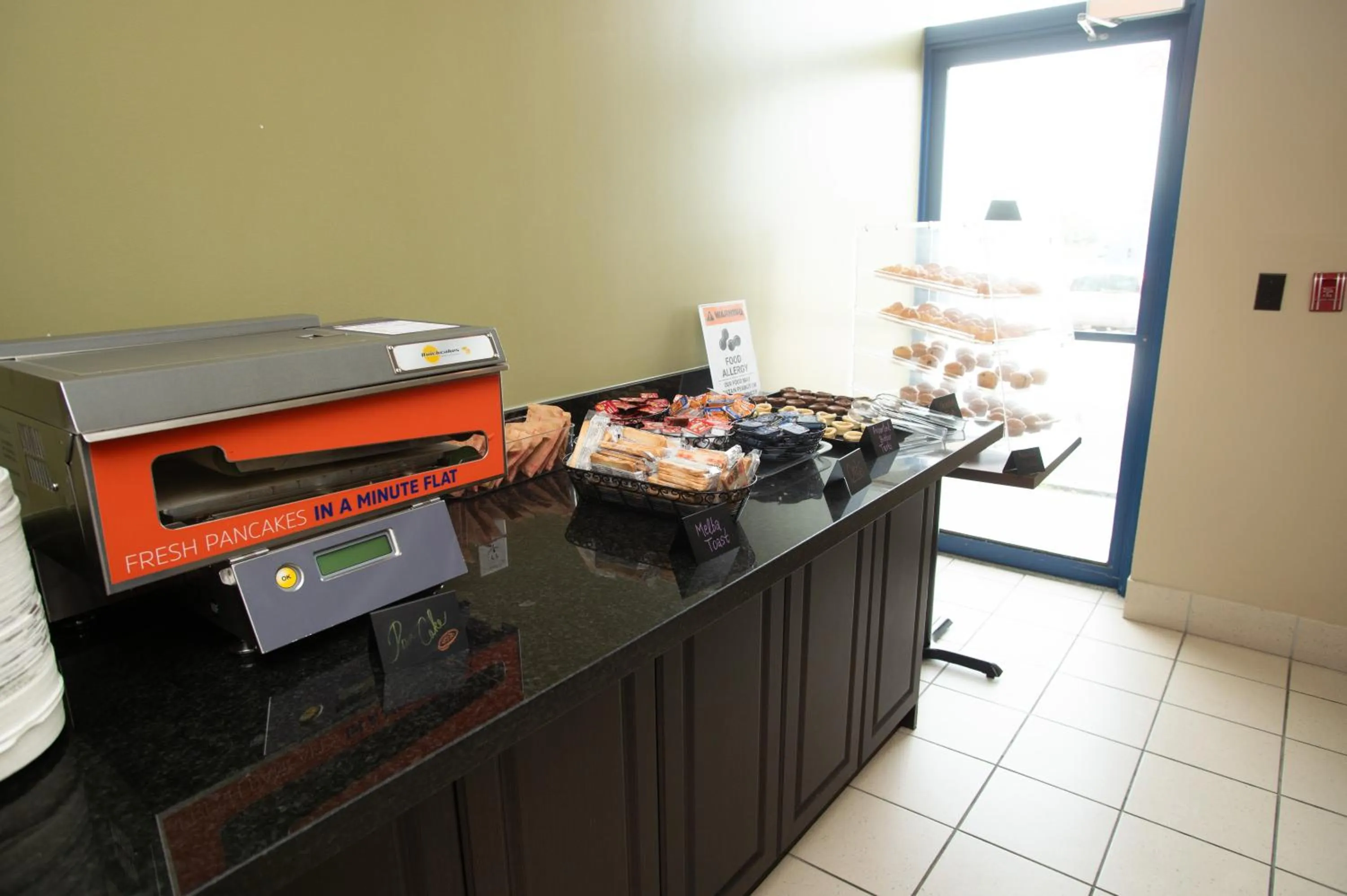 Breakfast in Super 8 by Wyndham Mississauga