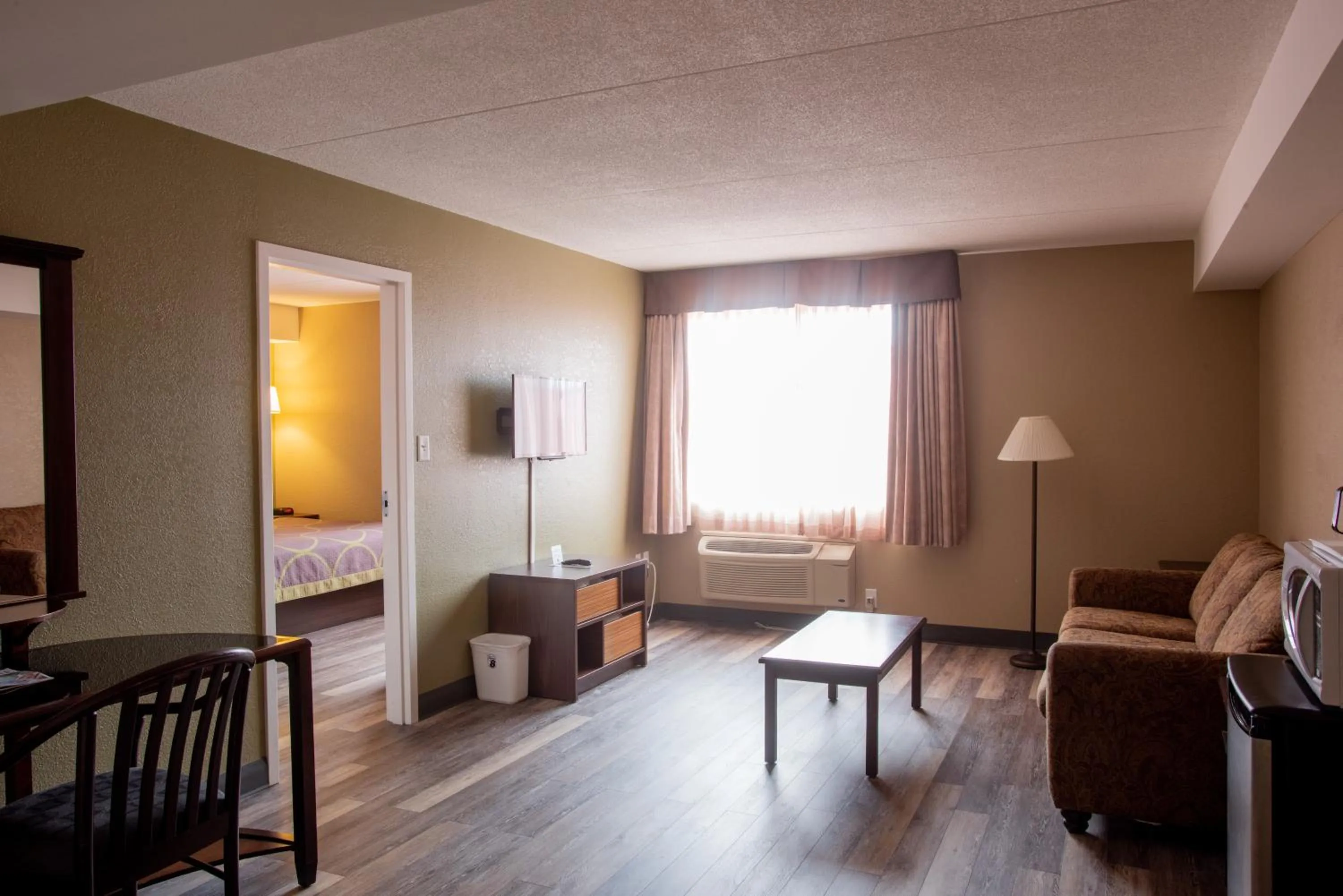 Living room, Bed in Super 8 by Wyndham Mississauga