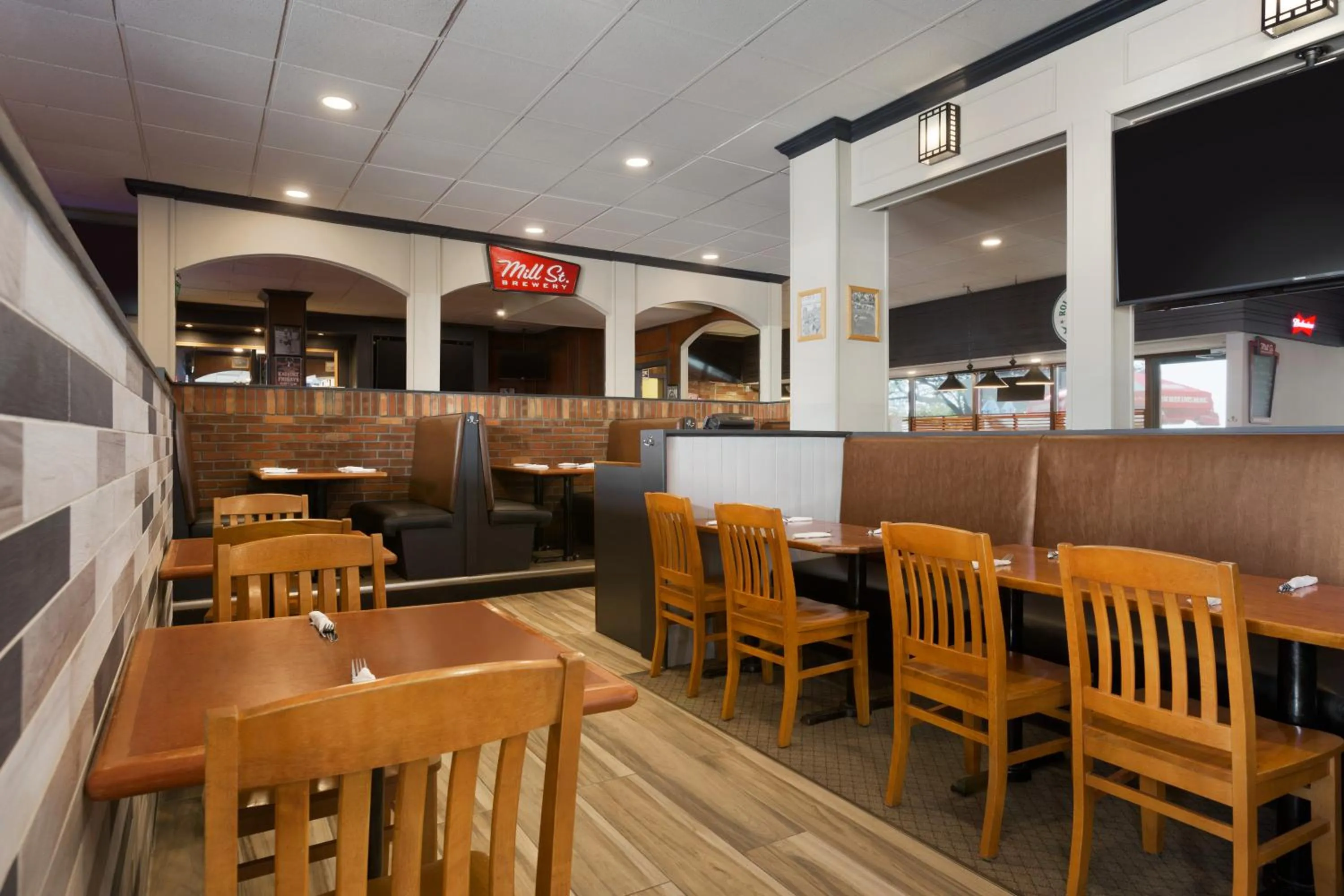 Restaurant/Places to Eat in Travelodge by Wyndham Toronto East