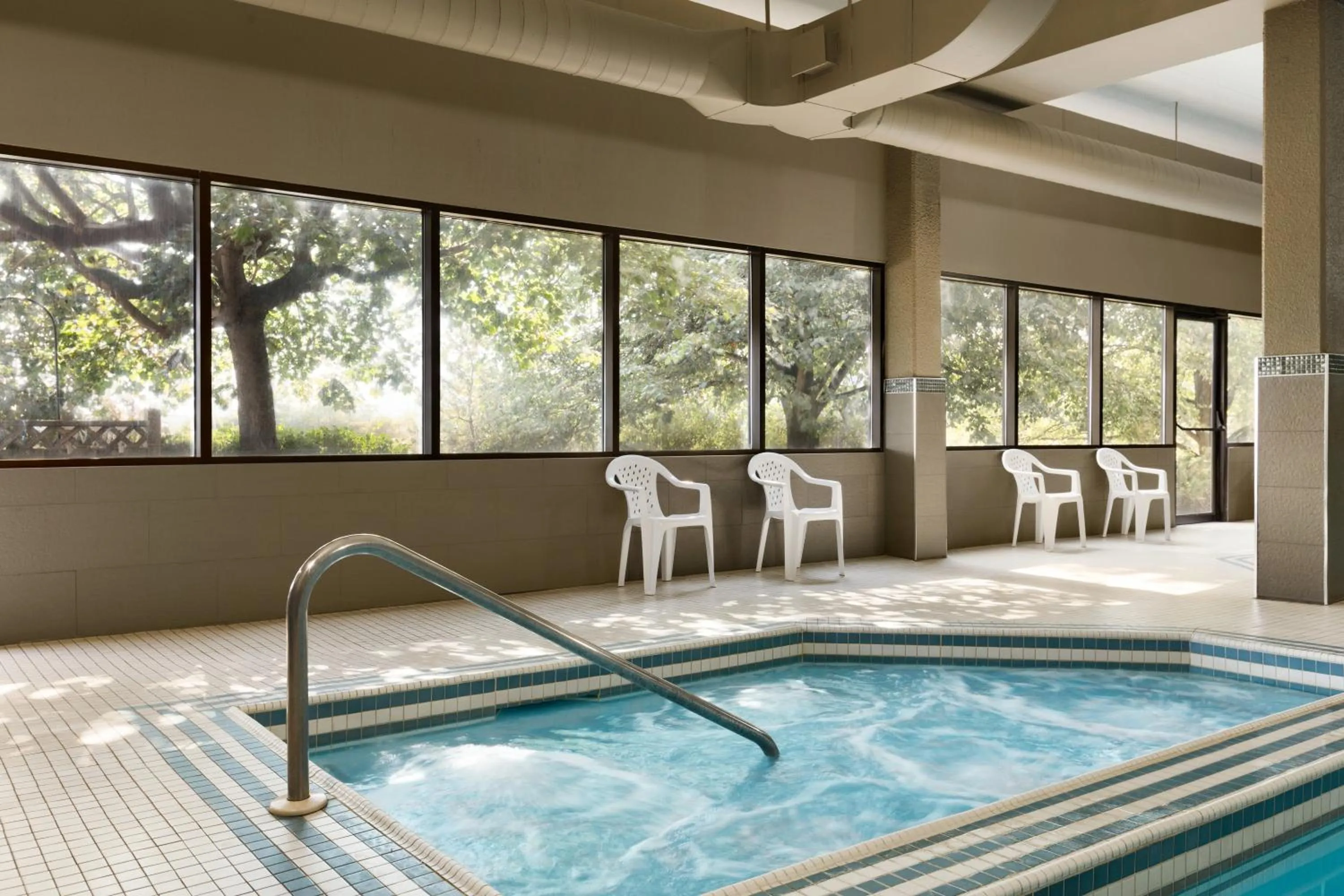 Hot Tub, Swimming Pool in Travelodge by Wyndham Toronto East