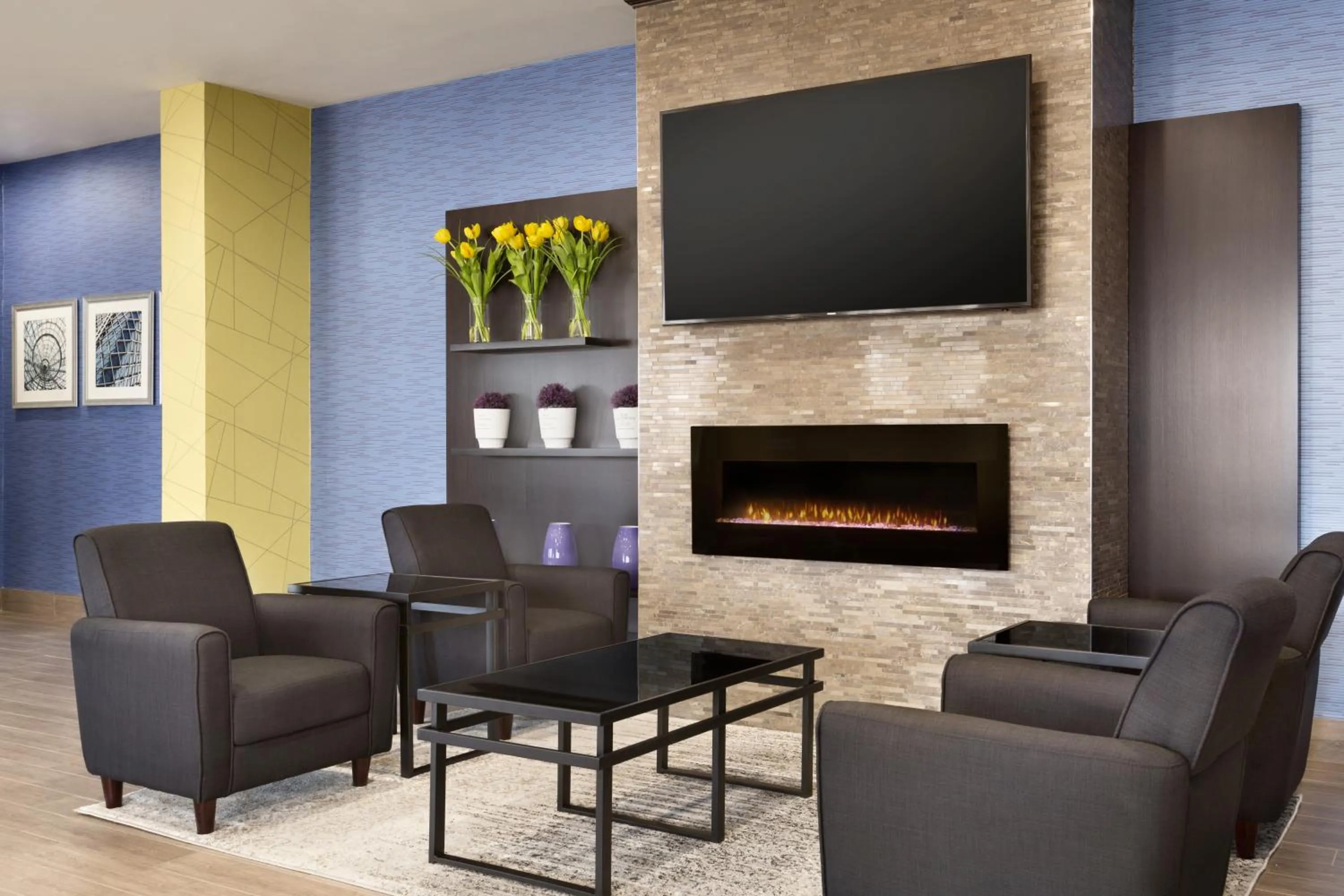 Lobby or reception, Seating Area in Travelodge by Wyndham Toronto East
