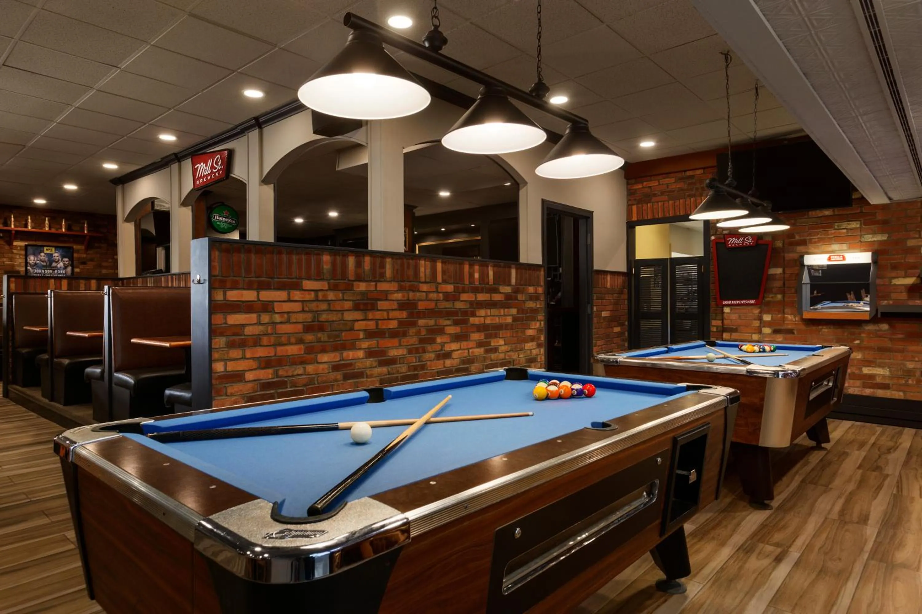Lounge or bar, Billiards in Travelodge by Wyndham Toronto East
