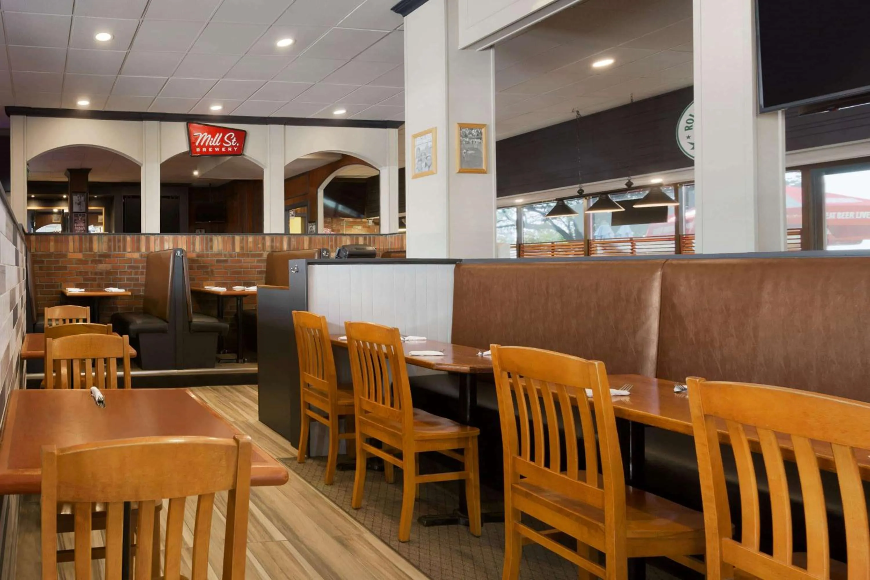 Restaurant/Places to Eat in Travelodge by Wyndham Toronto East