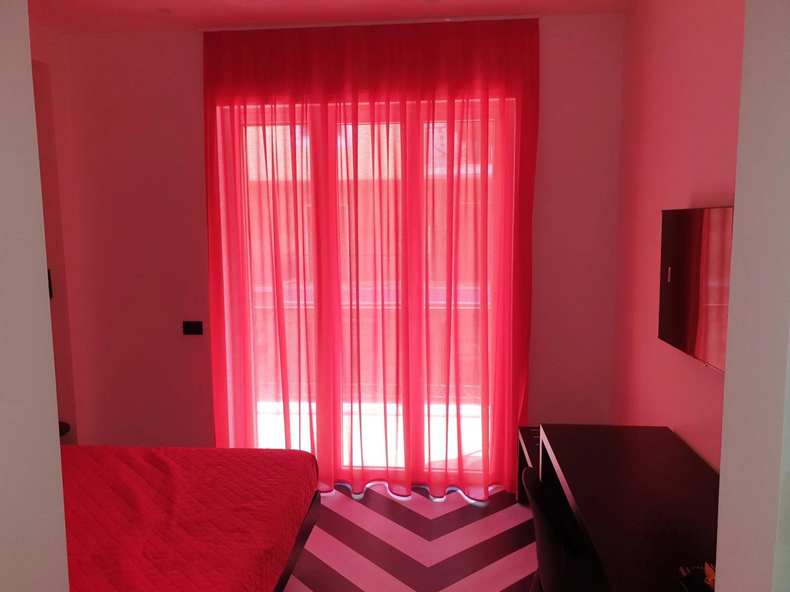 Photo of the whole room in The White Lodge