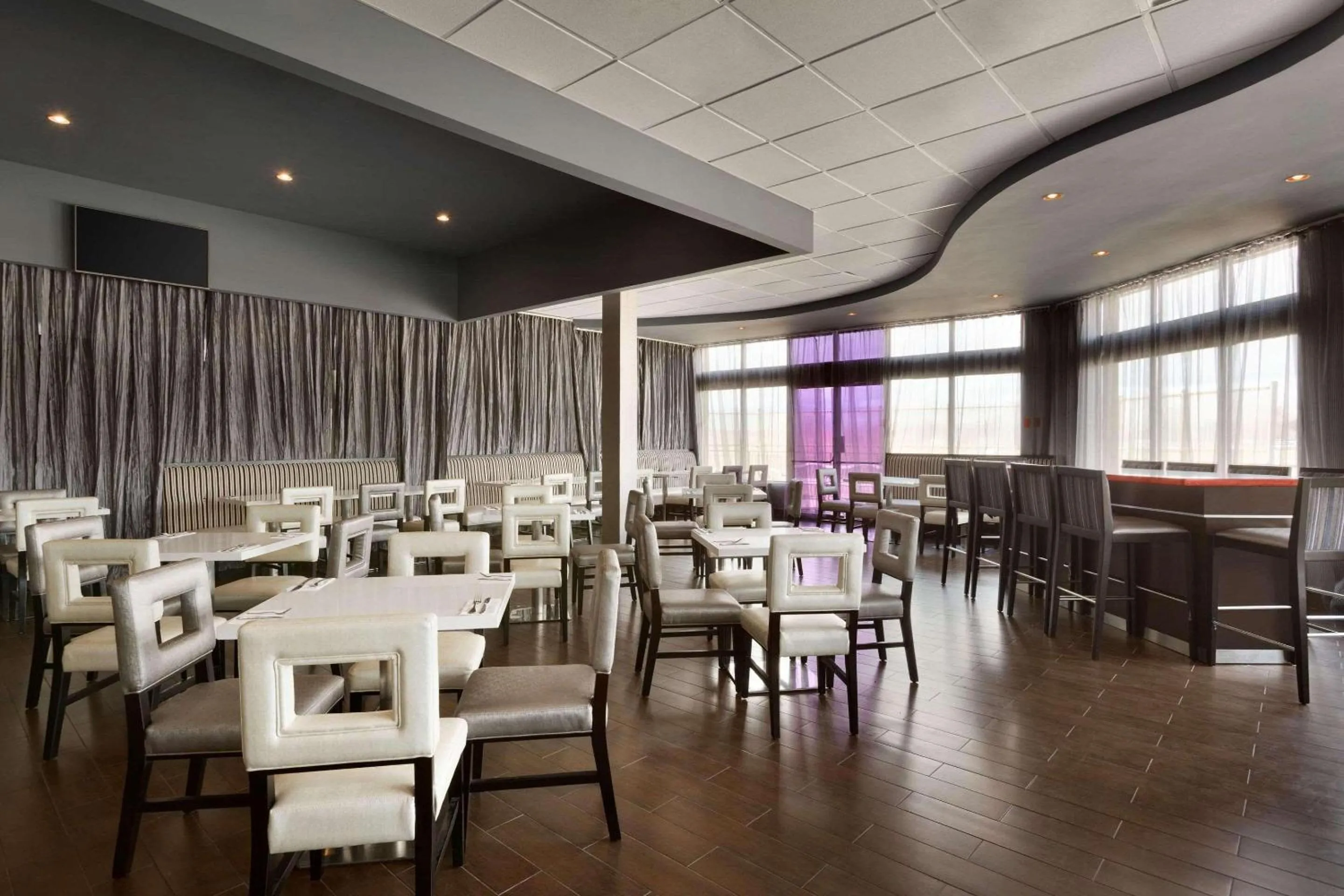 Restaurant/places to eat in Park Inn by Radisson Toronto-Markham