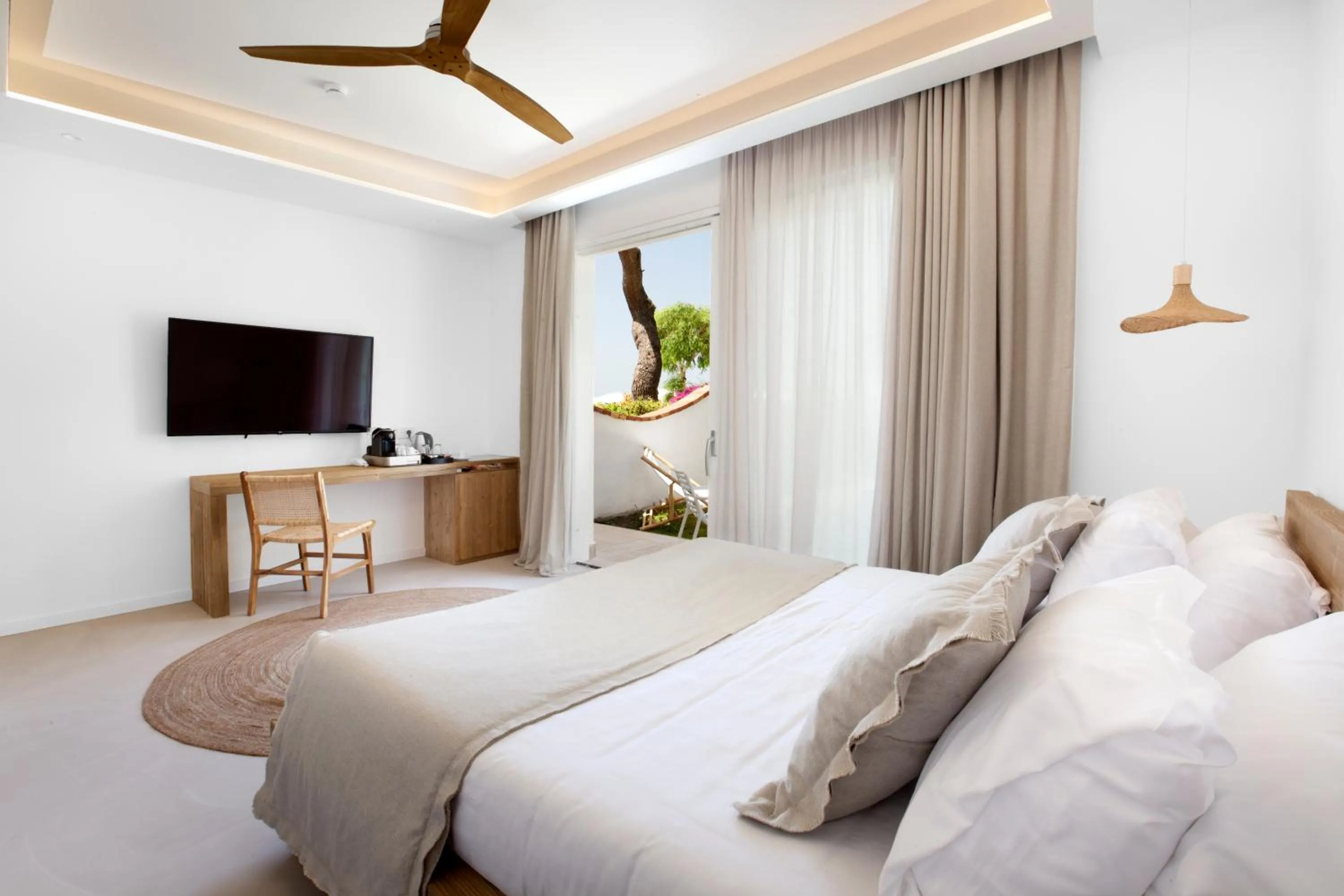 Bedroom, Bed in Maya Beach Resort