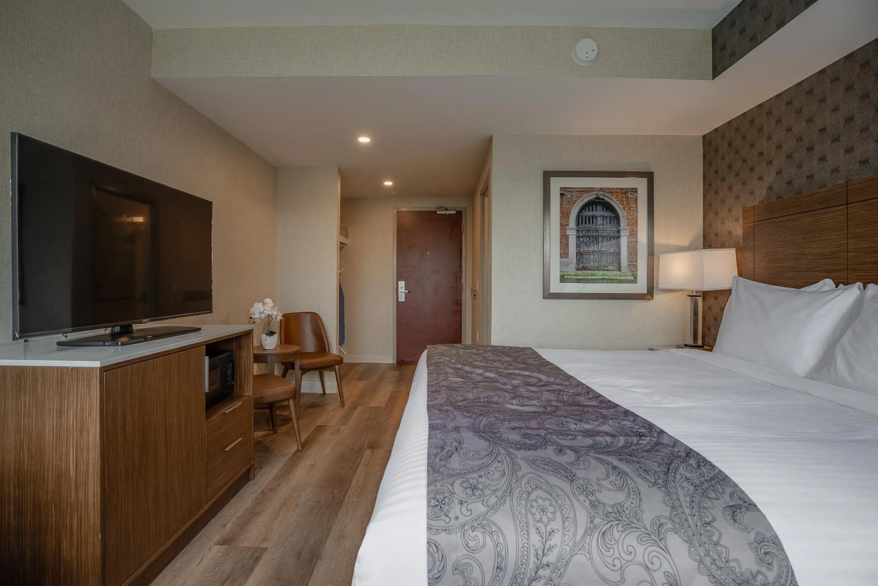 Bed in Monte Carlo Inn Oakville Suites