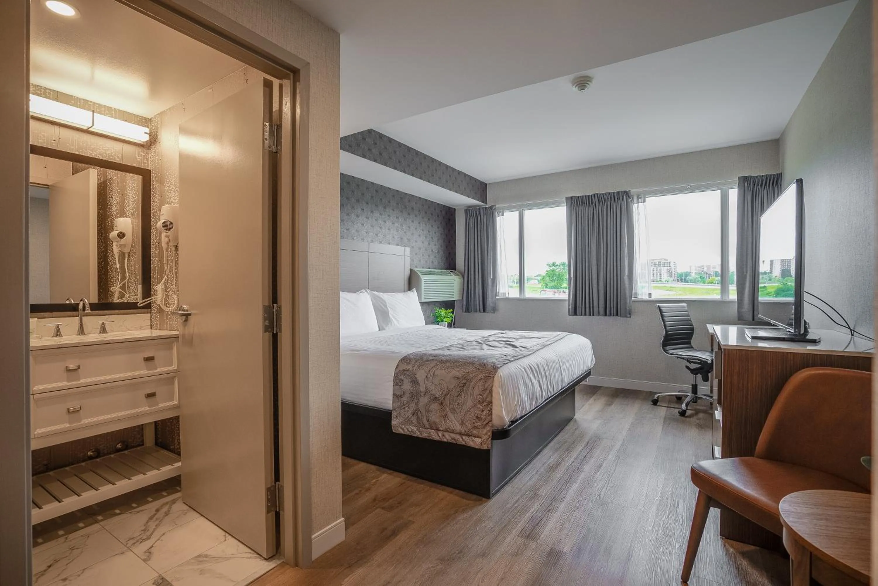 Bed in Monte Carlo Inn Oakville Suites