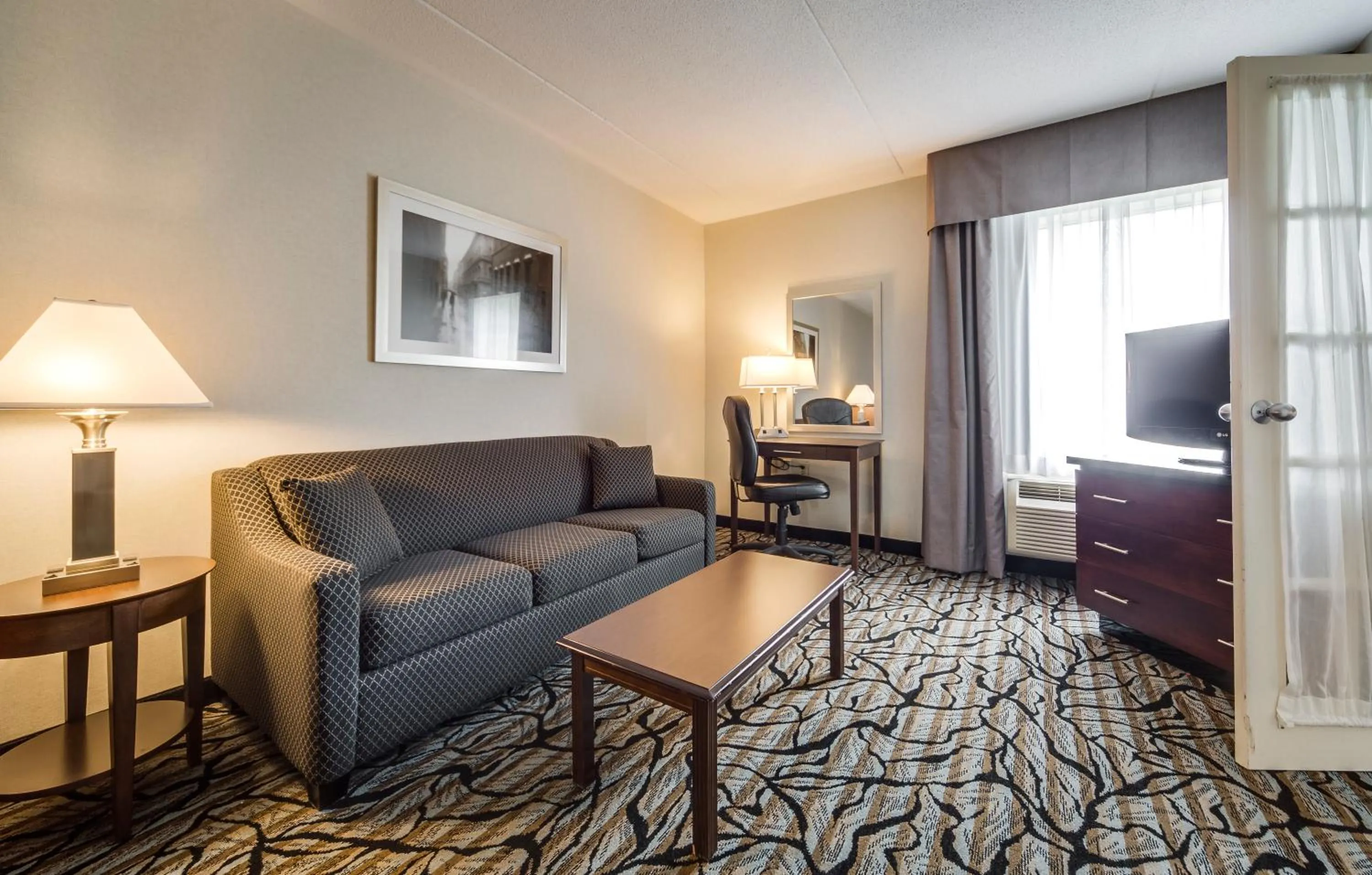 Monte Carlo Inn Oakville Suites