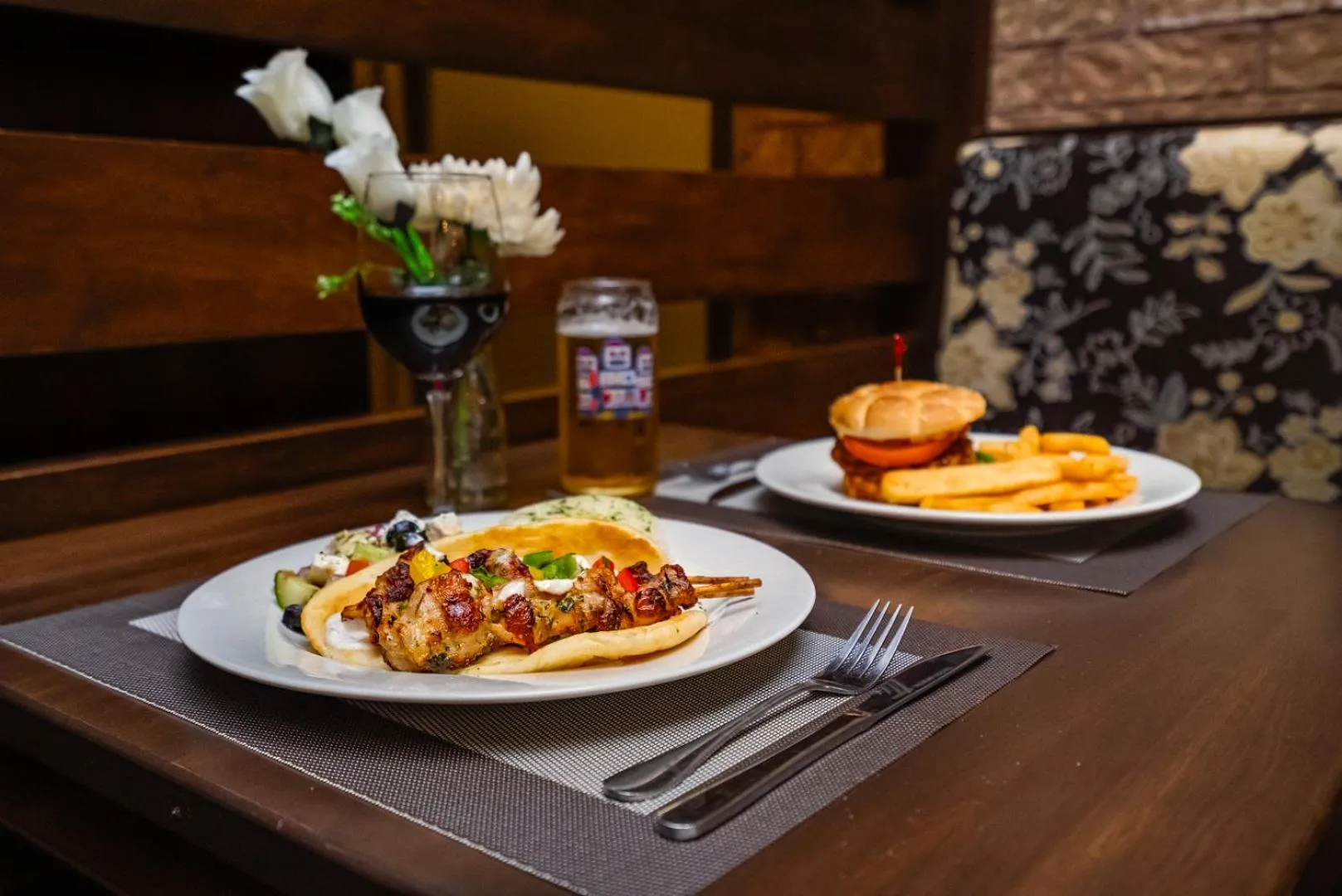 Food and drinks in Monte Carlo Inn Airport Suites