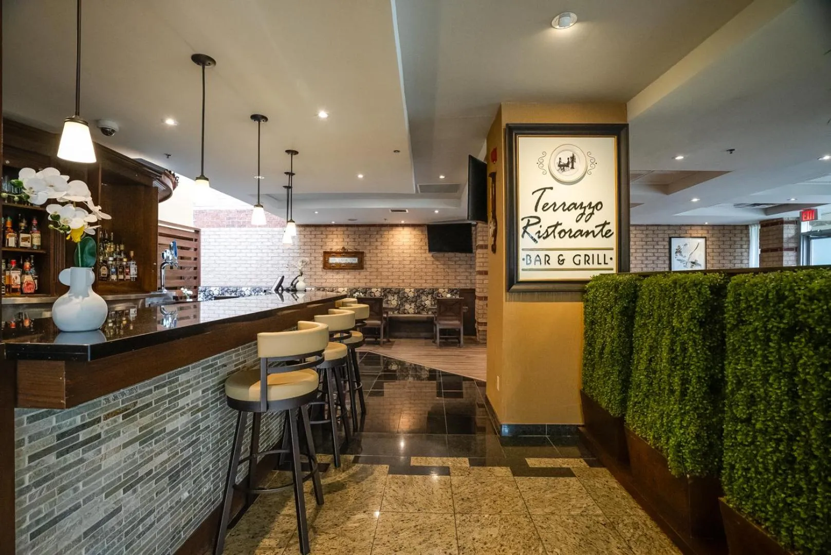 Restaurant/places to eat in Monte Carlo Inn Airport Suites