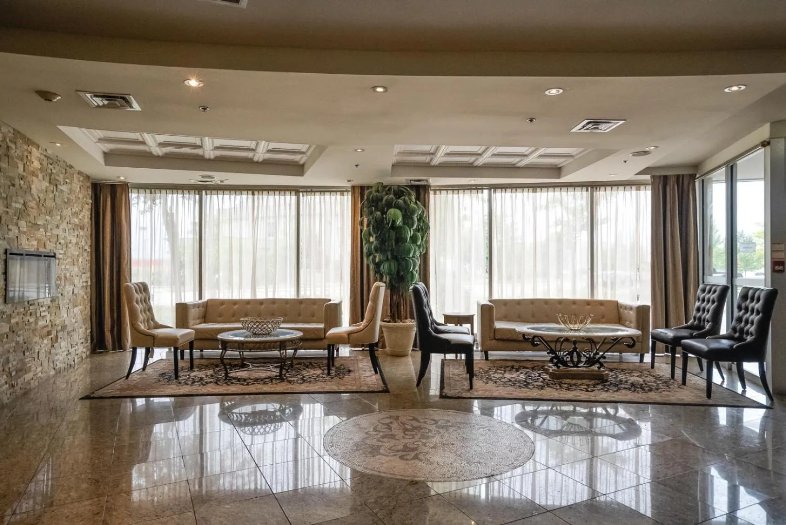 Lobby or reception in Monte Carlo Inn Airport Suites