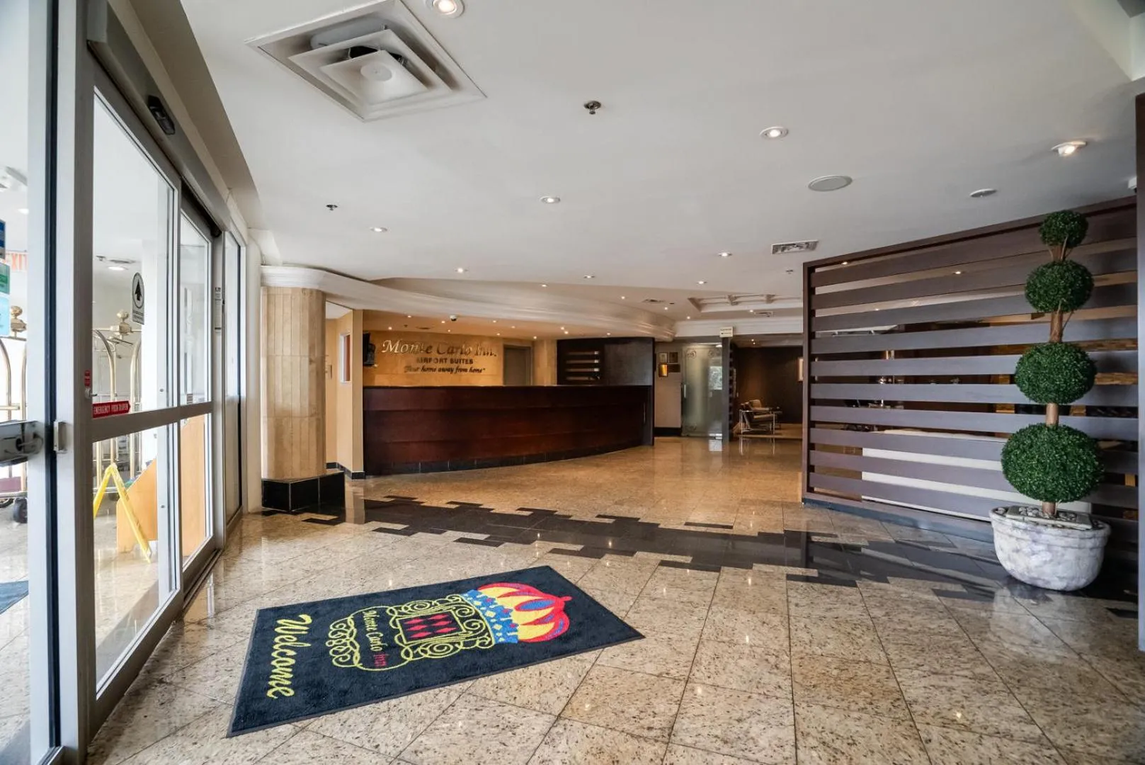 Lobby or reception in Monte Carlo Inn Airport Suites