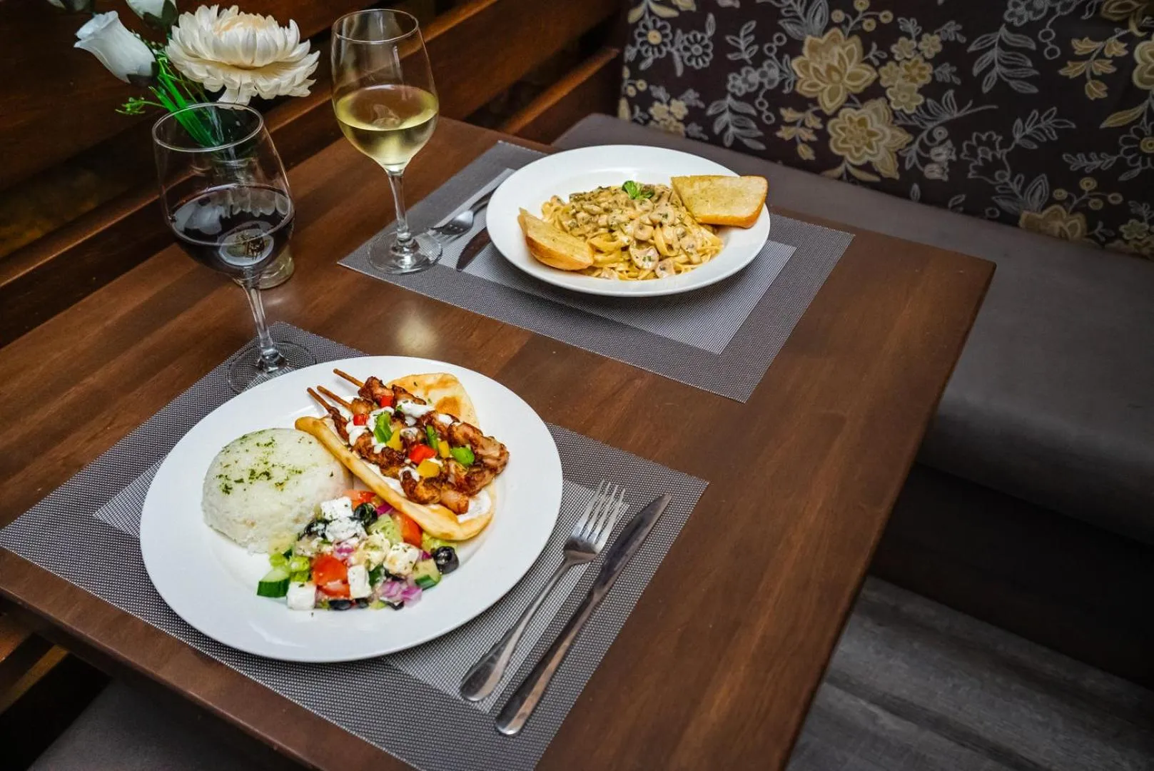 Food and drinks in Monte Carlo Inn Airport Suites